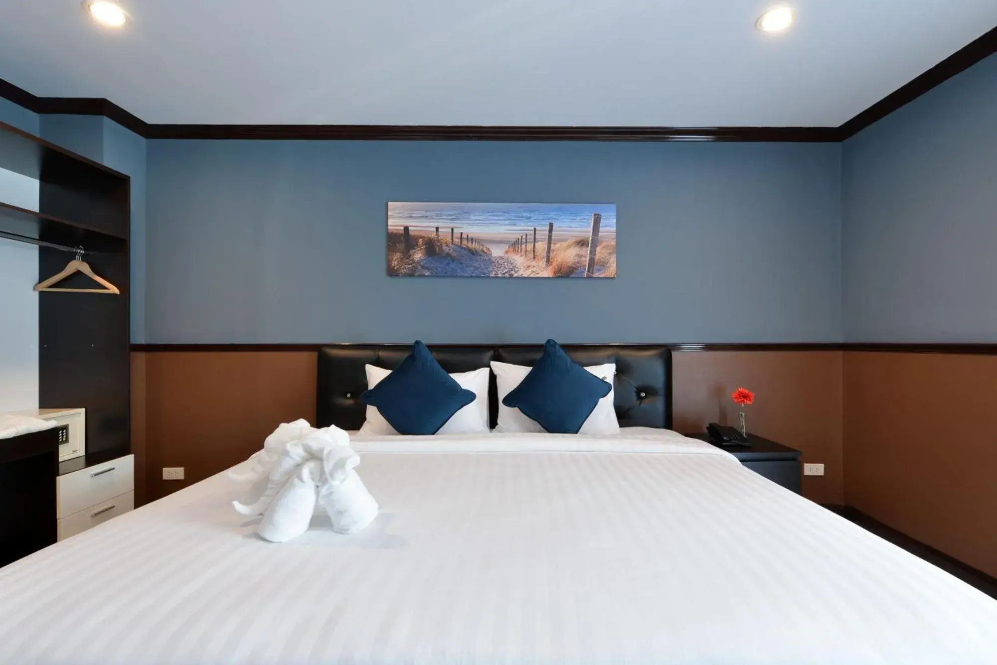 Bed in The Breton Hotel Media Bed in The Breton Hotel Media