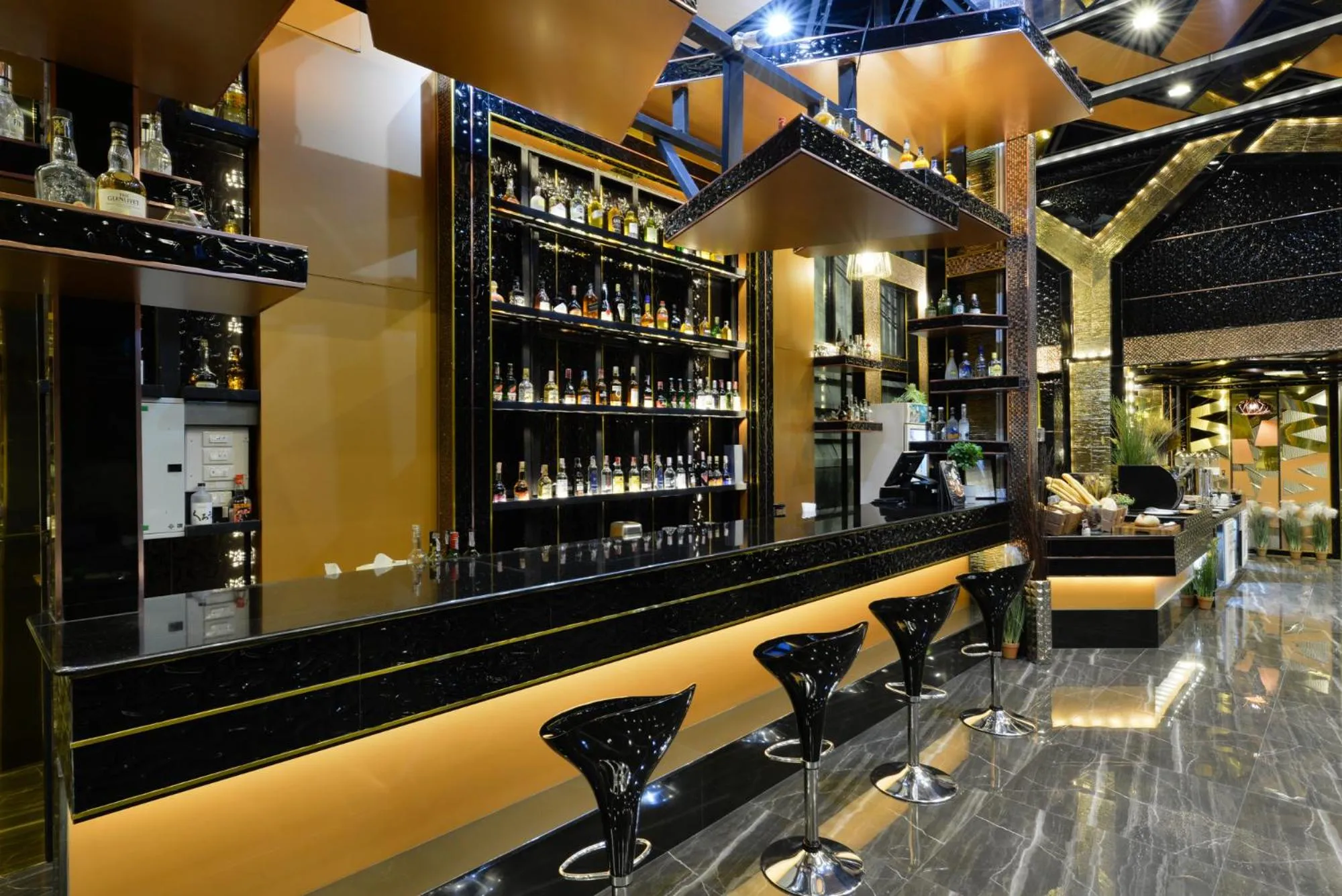 American breakfast in The Breton Hotel Media