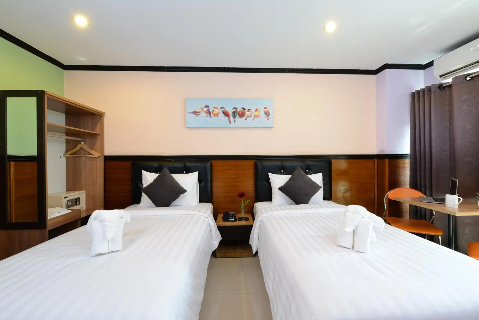 Bed in The Breton Hotel Media