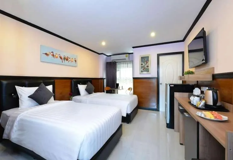 Coffee/tea facilities, Bed in The Breton Hotel Media