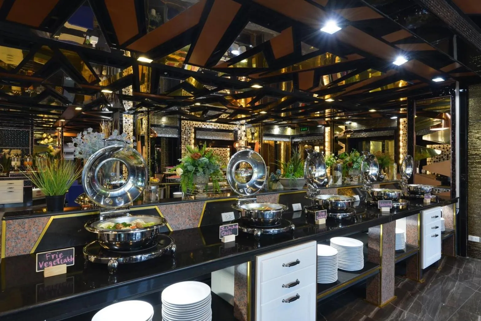 Restaurant/places to eat in The Breton Hotel Media