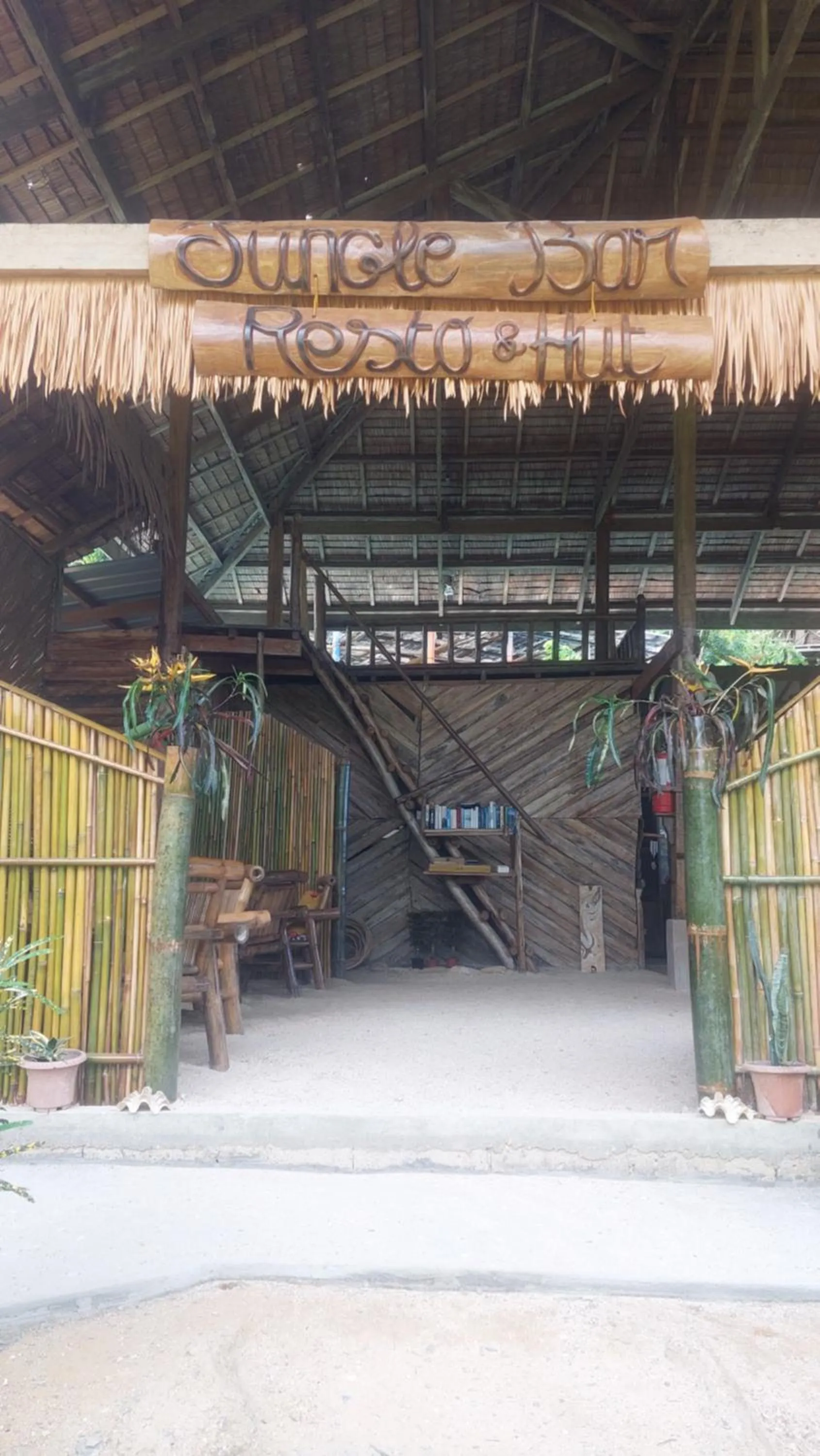 Restaurant/places to eat in Jungle bar Resto & Cottages