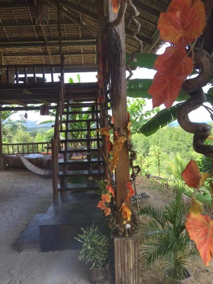 Restaurant/places to eat in Jungle bar Resto & Cottages