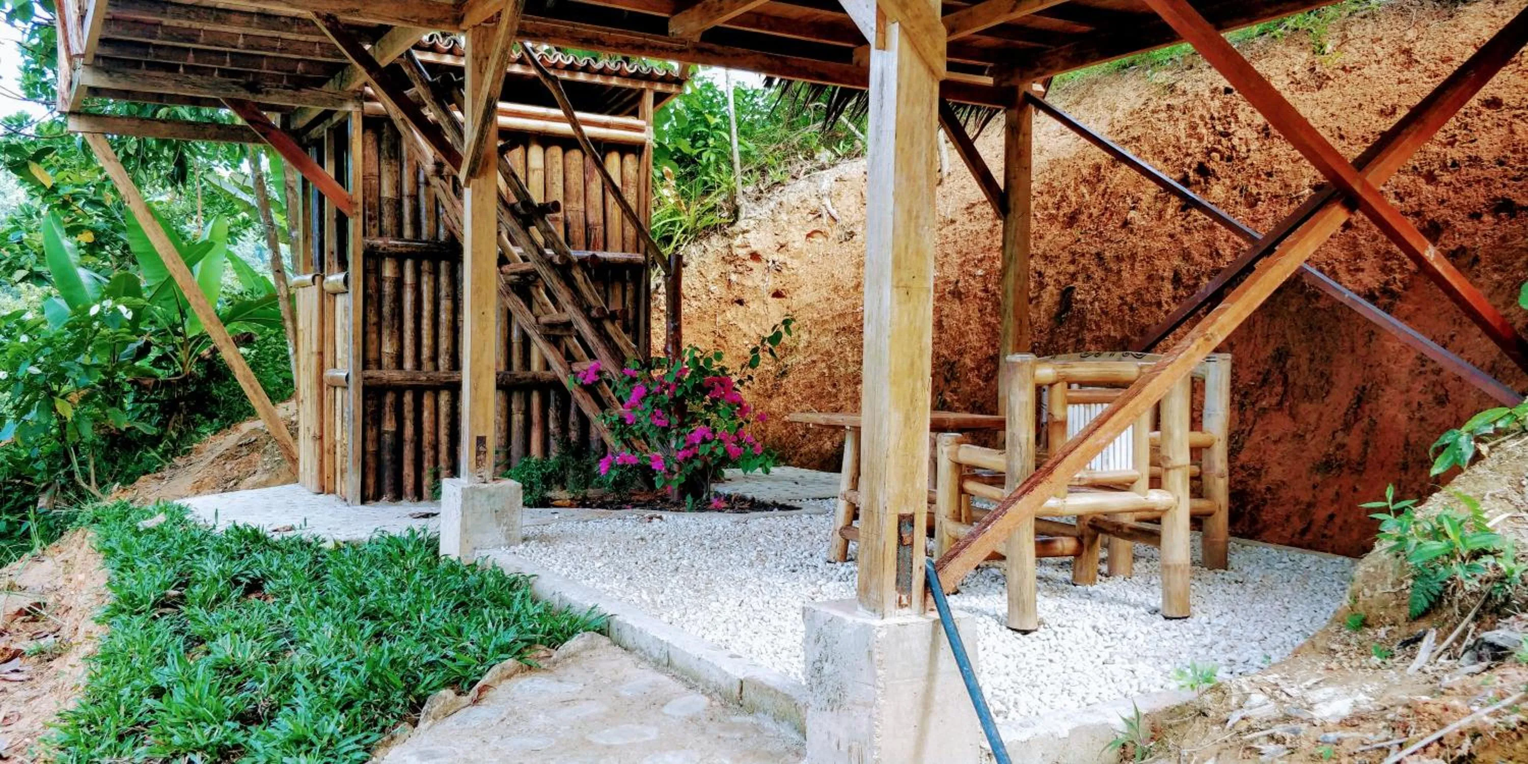 Jungle bar Resto & Cottages