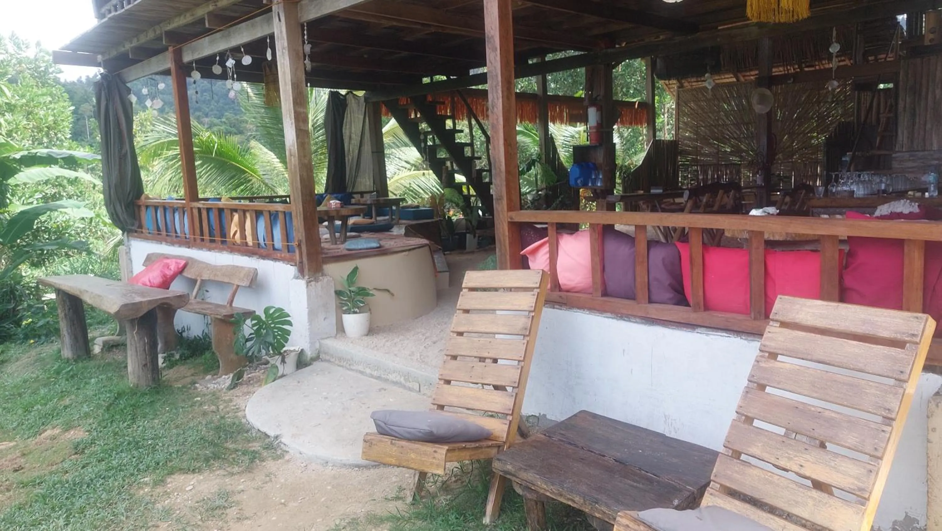 Restaurant/places to eat in Jungle bar Resto & Cottages