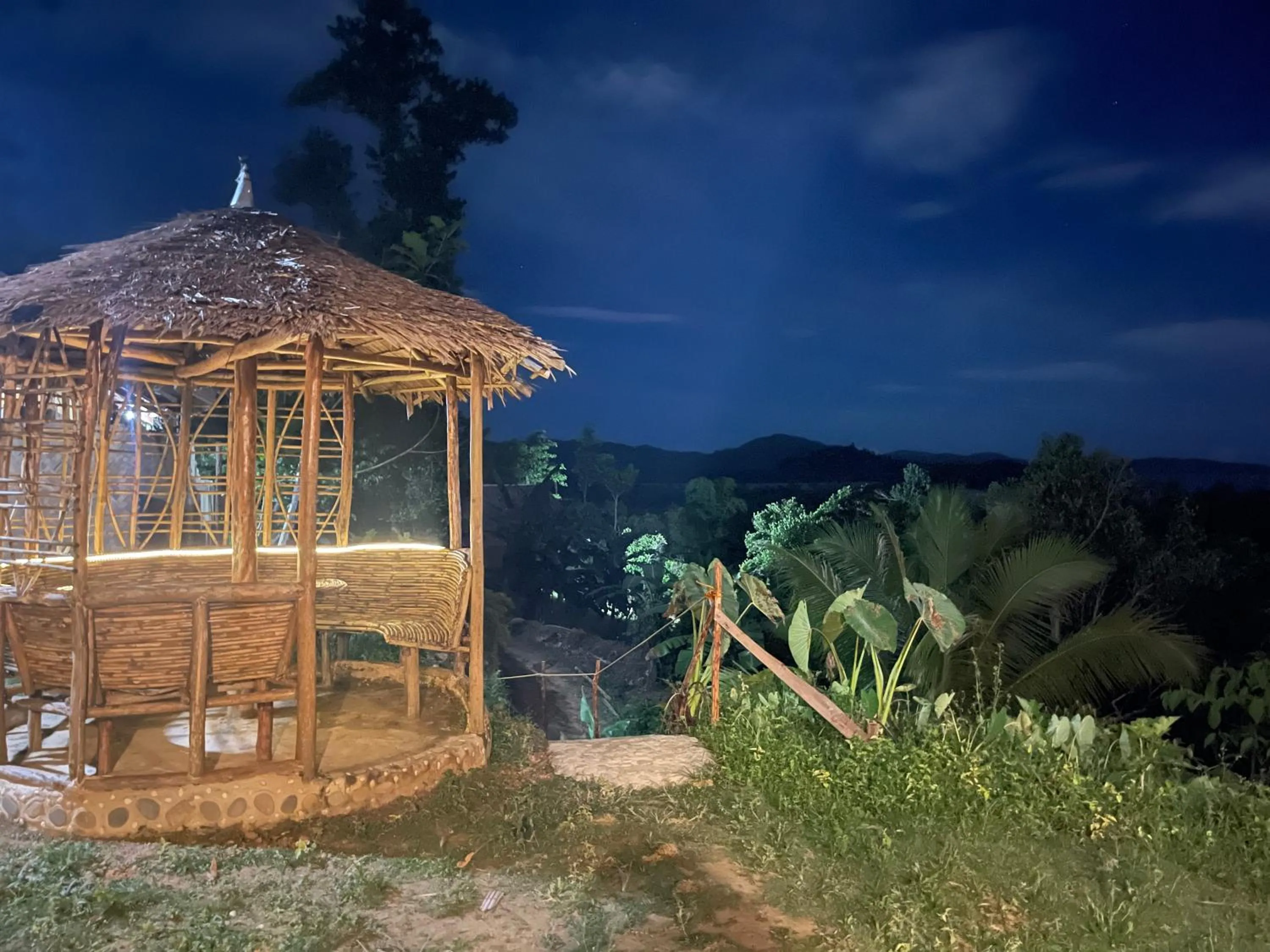 Jungle bar Resto & Cottages