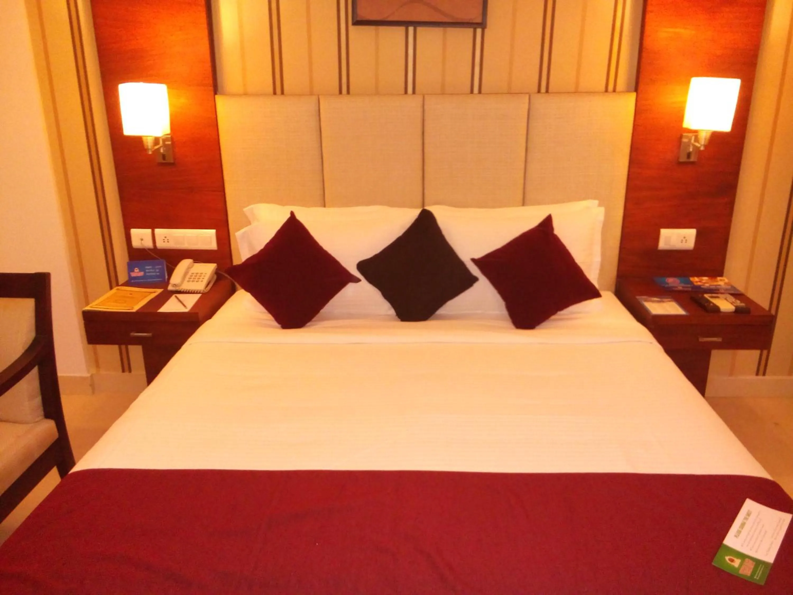 Bedroom, Bed in Hotel White Gate Residency -near to Vaikom Sri Mahadeva Temple