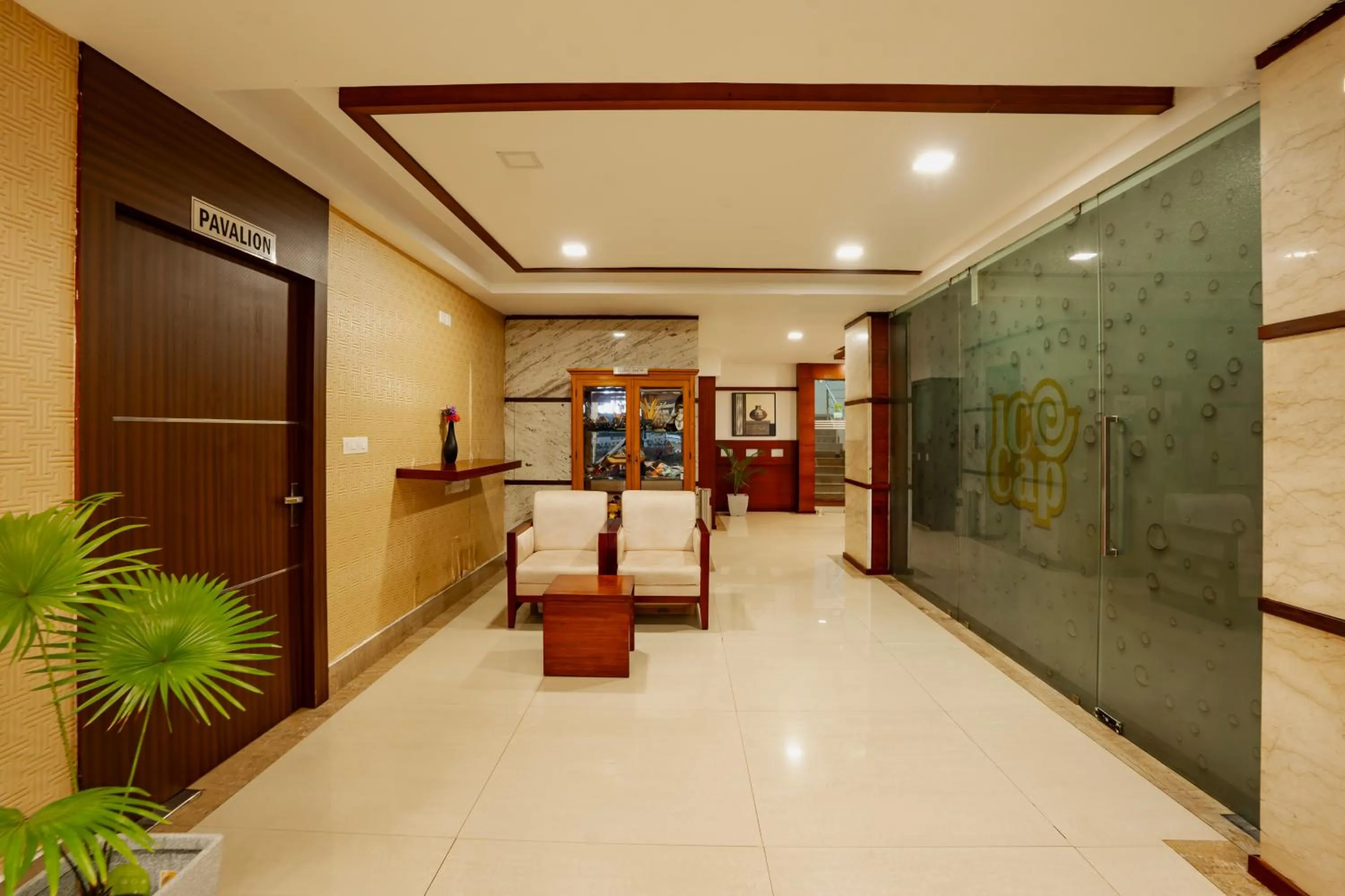 Lobby or reception in Hotel White Gate Residency -near to Vaikom Sri Mahadeva Temple