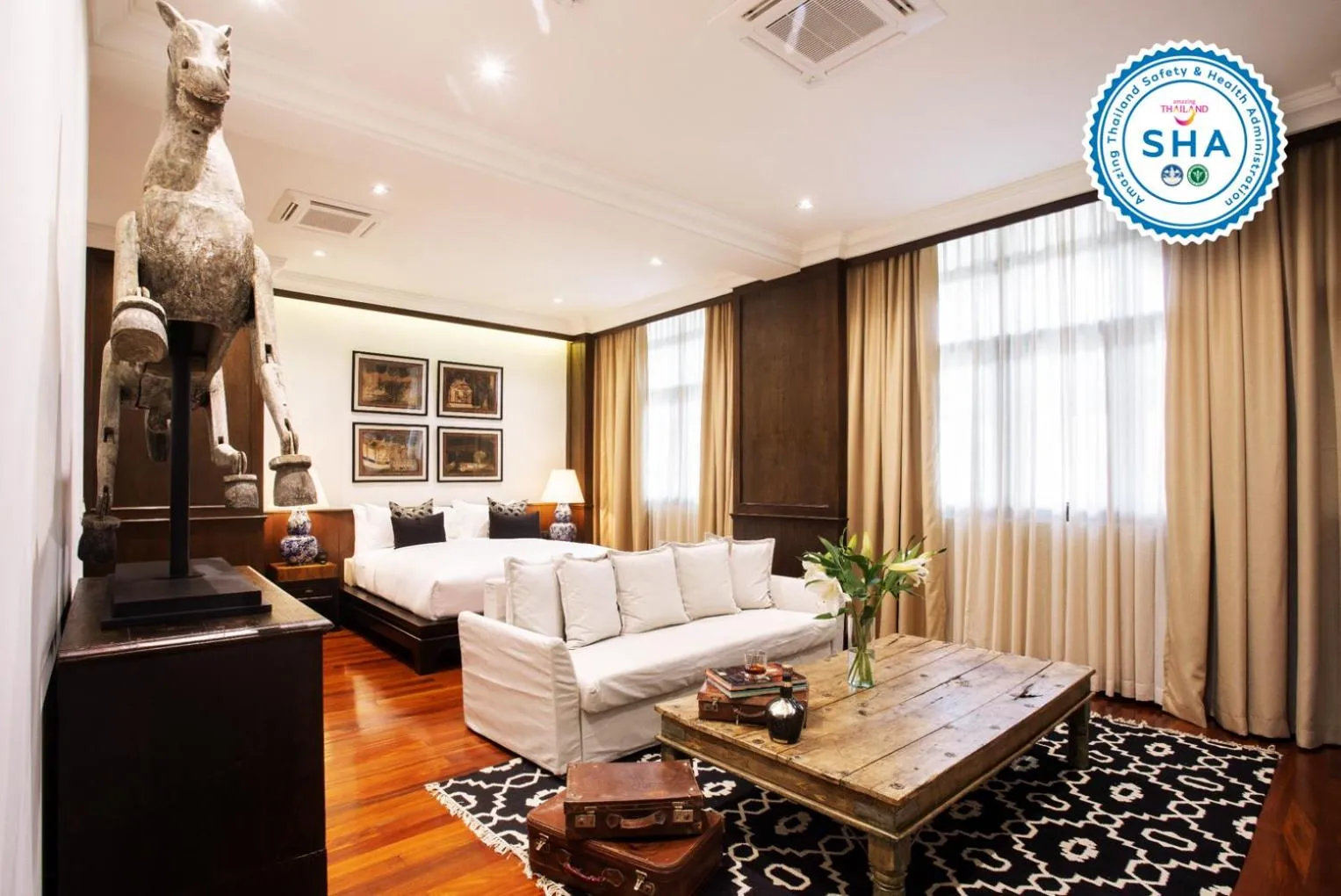 Photo of the whole room in The Bridge An Eclectic Luxotel