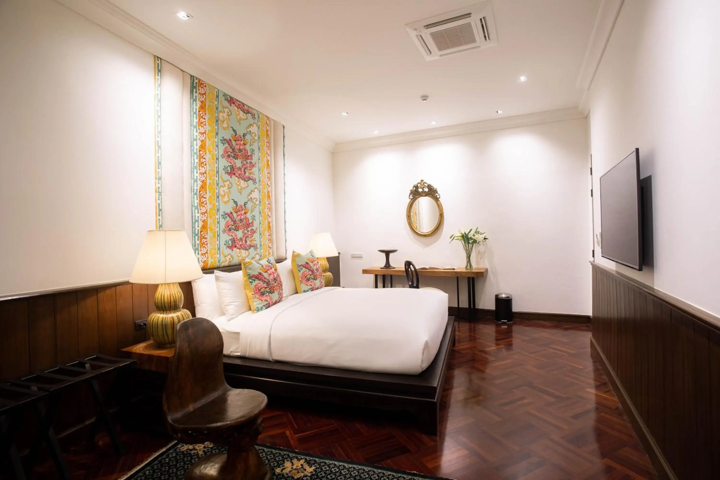 Bed in The Bridge An Eclectic Luxotel Bed in The Bridge An Eclectic Luxotel