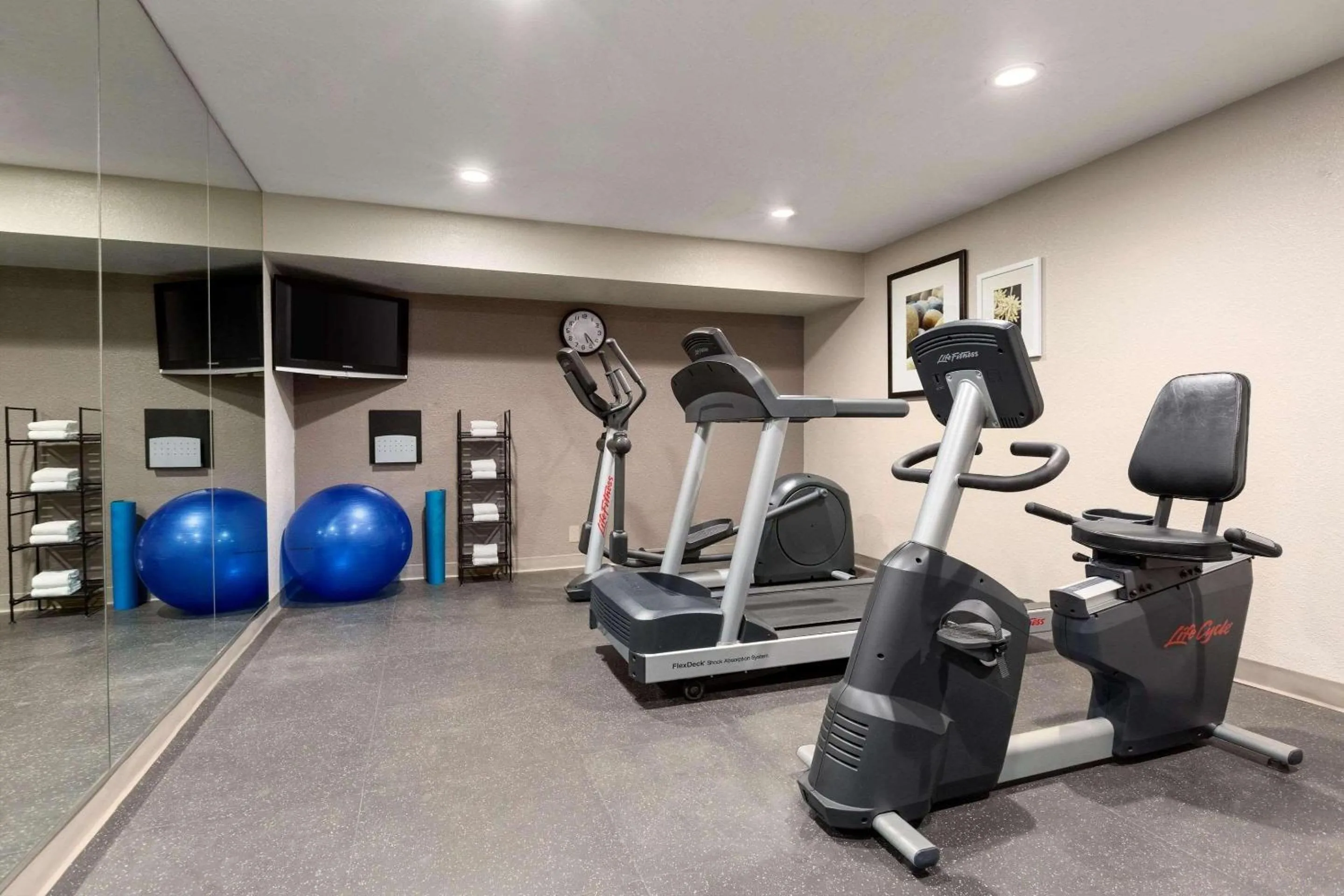 Fitness centre/facilities in Country Inn & Suites by Radisson, Flagstaff, AZ