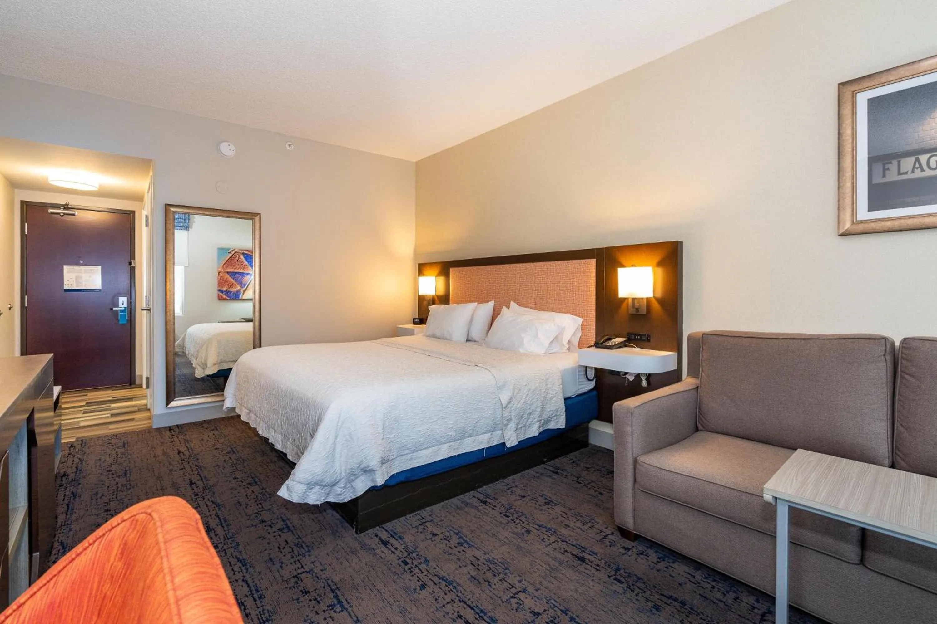 Bed in Hampton Inn & Suites Flagstaff - West