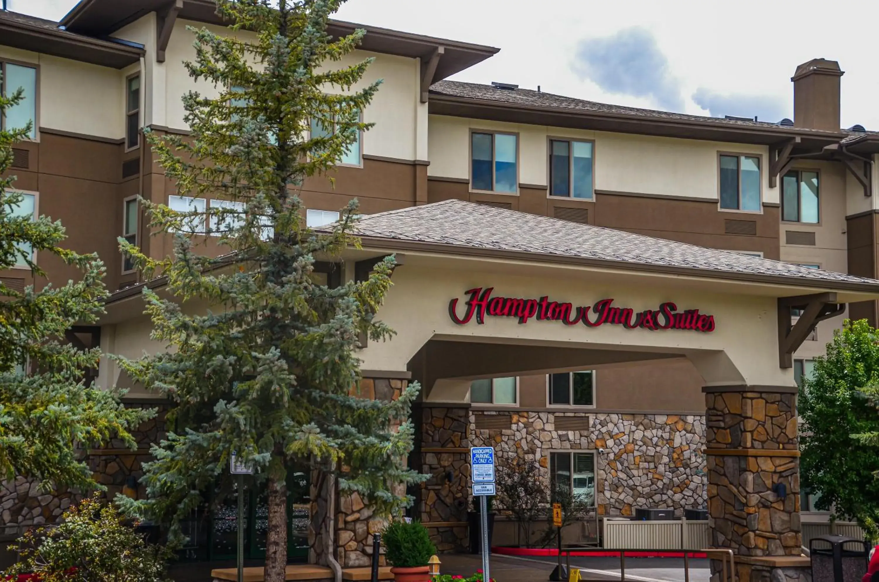 Property building in Hampton Inn & Suites Flagstaff - West Property building in Hampton Inn & Suites Flagstaff - West
