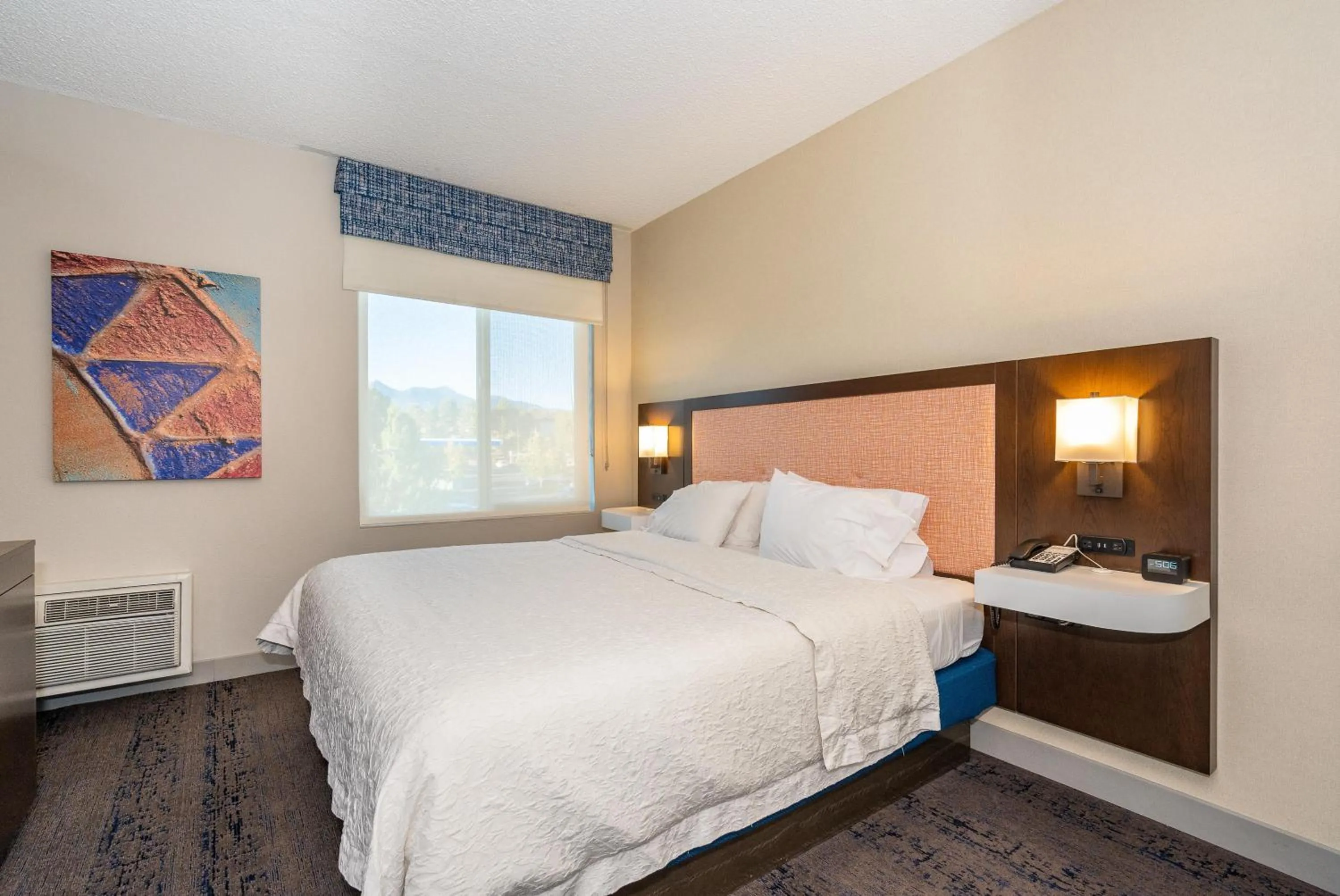 Bed in Hampton Inn & Suites Flagstaff - West