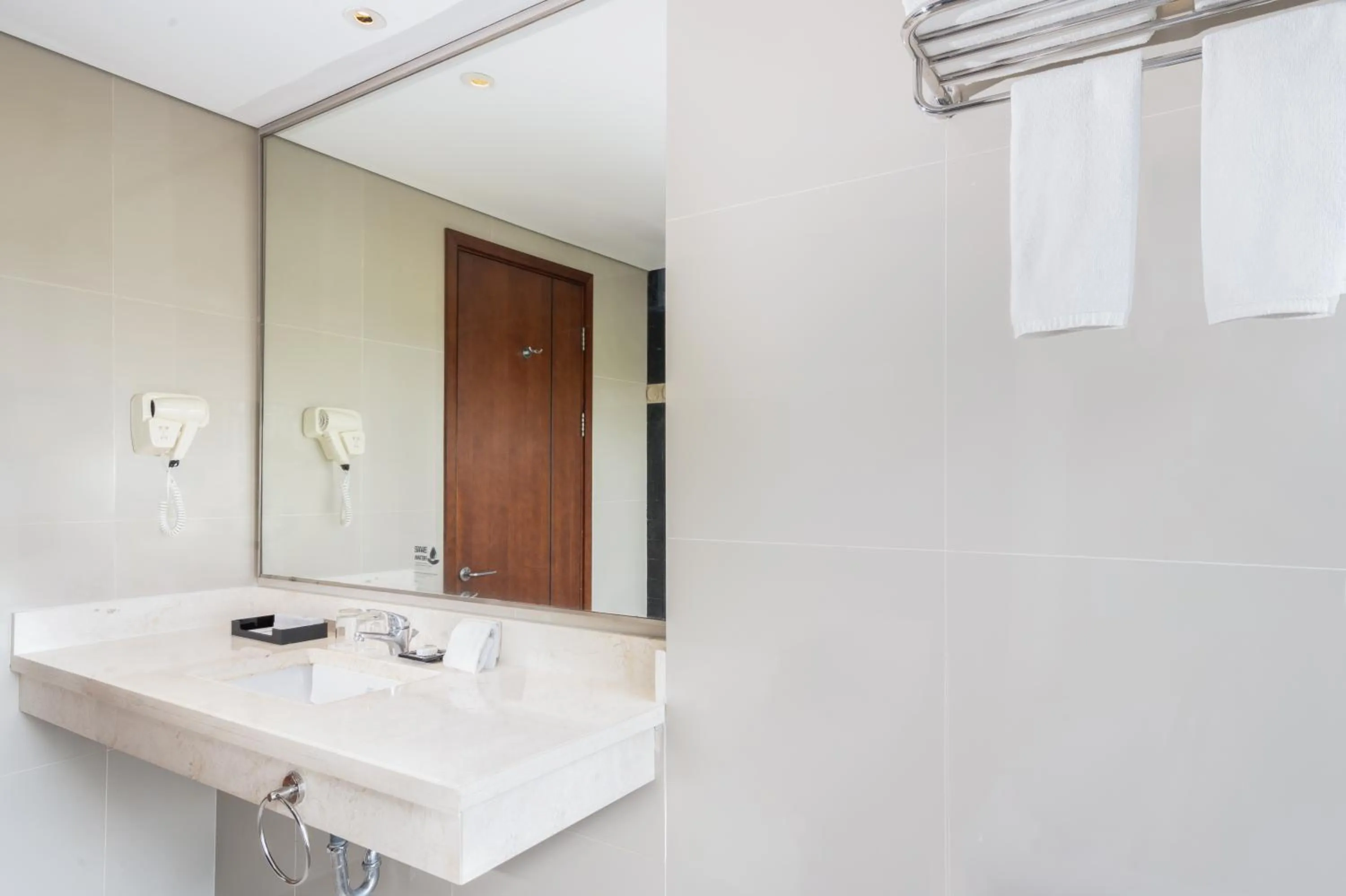 Bathroom in Swiss-Belresort Dago Heritage