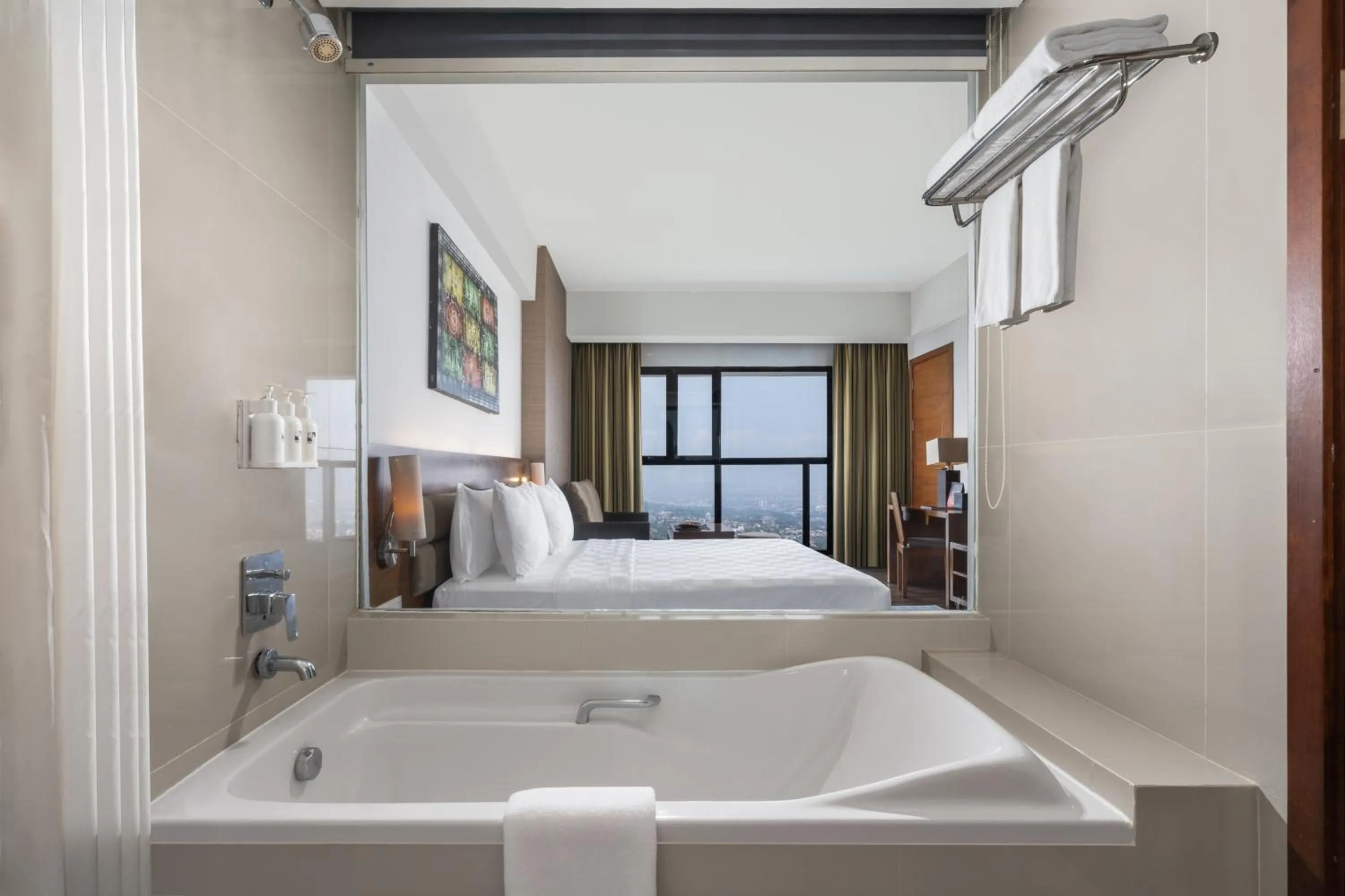 Bathroom, Bed in Swiss-Belresort Dago Heritage