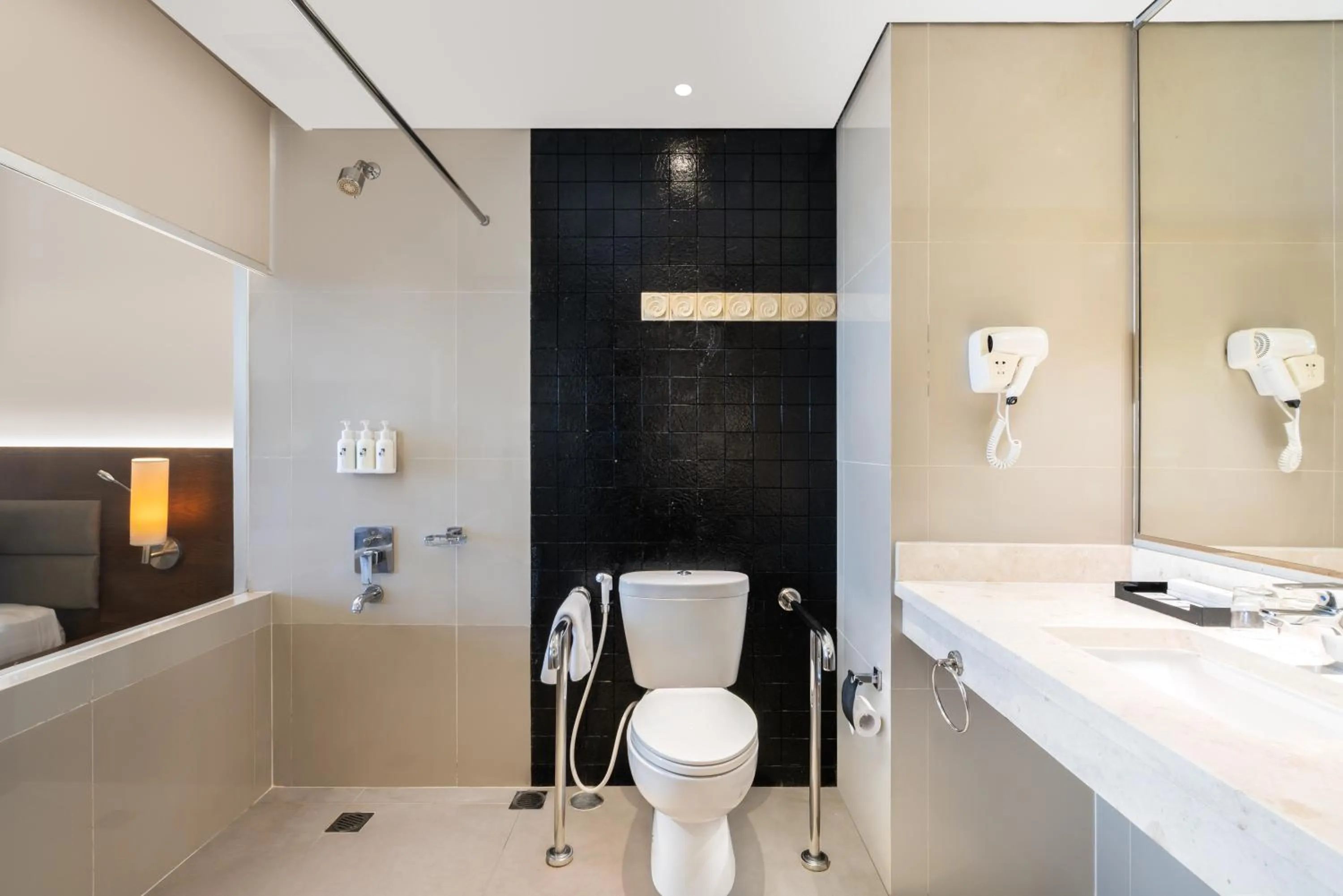 Bathroom in Swiss-Belresort Dago Heritage