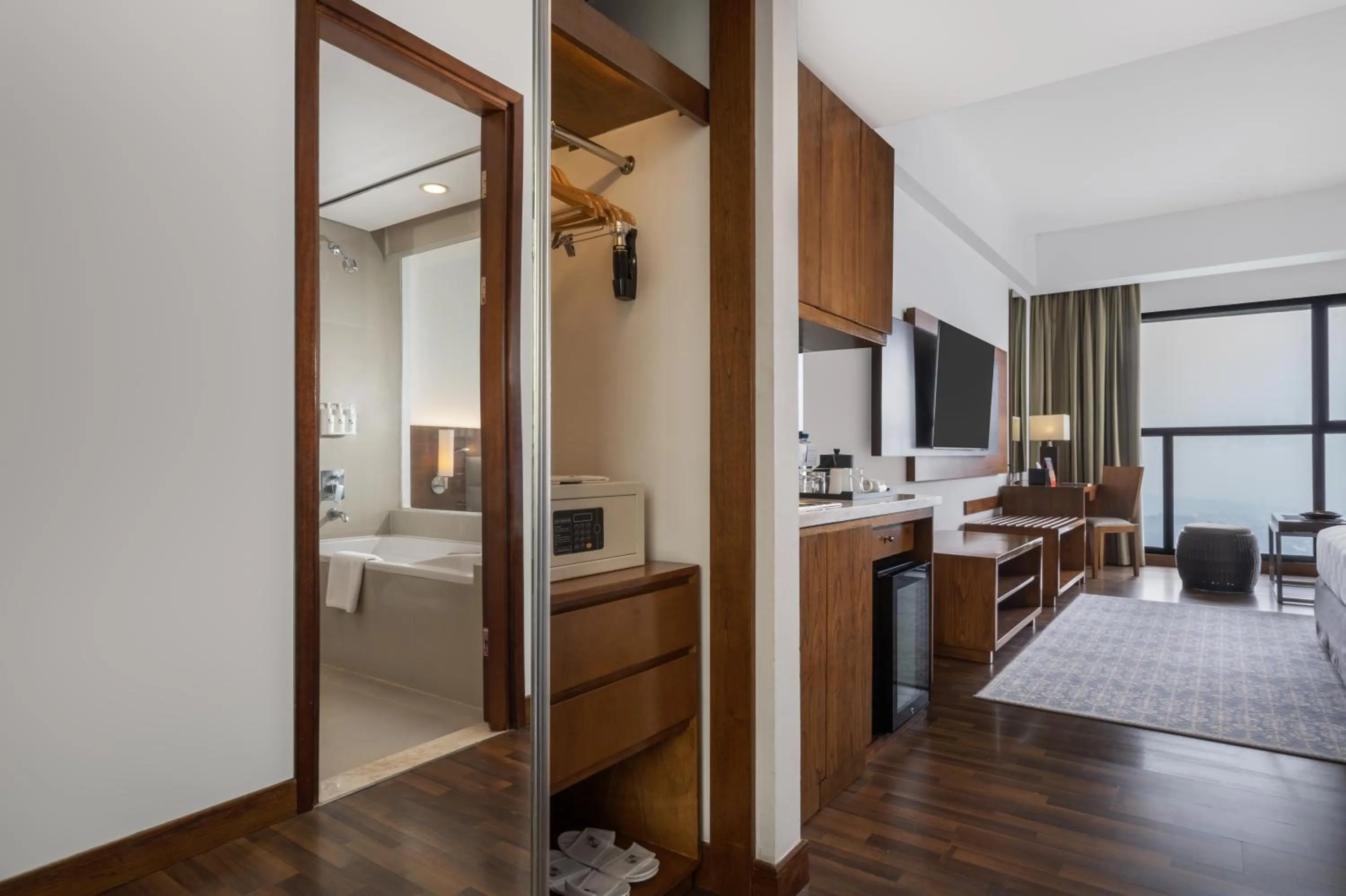 Bedroom, Bed in Swiss-Belresort Dago Heritage