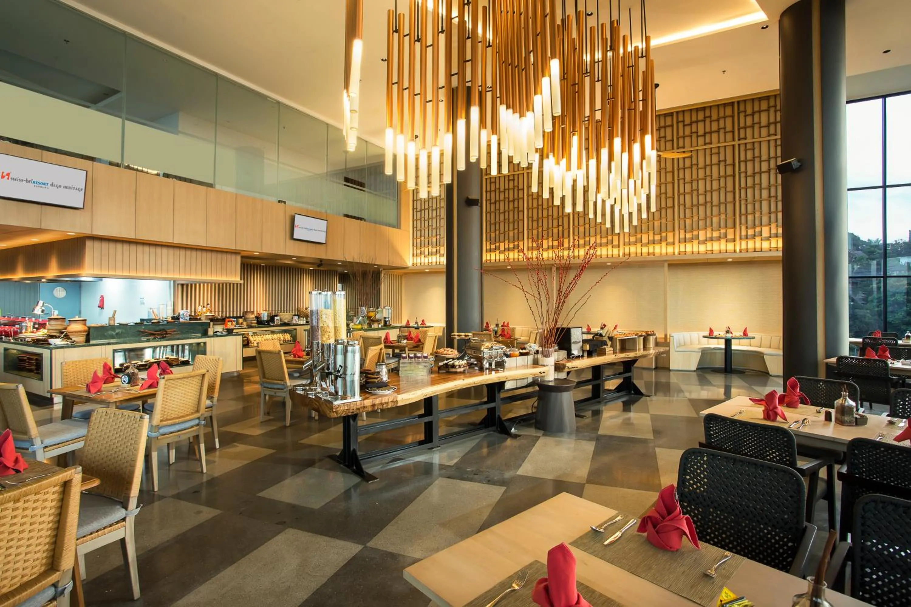 Restaurant/places to eat in Swiss-Belresort Dago Heritage