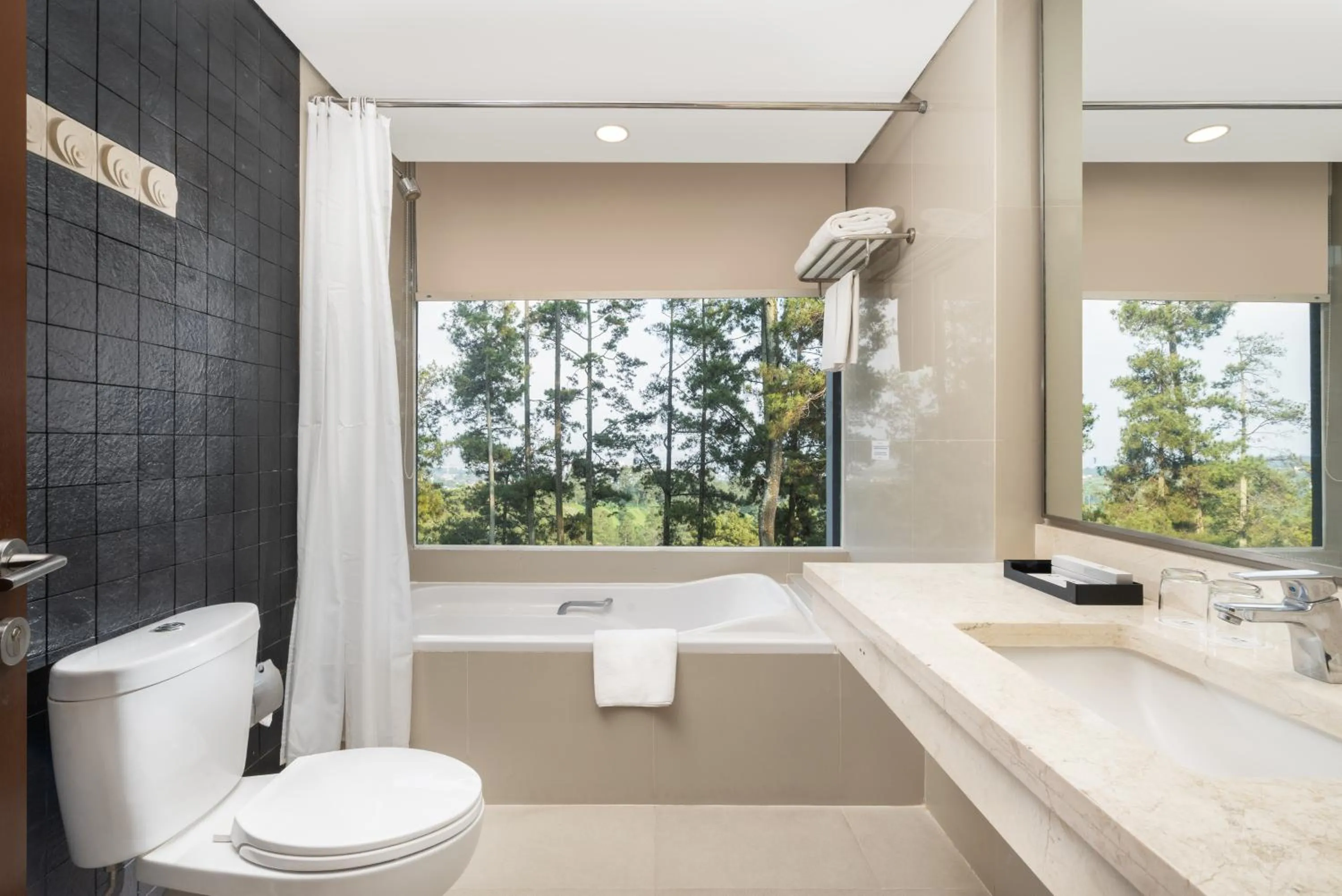 Bathroom in Swiss-Belresort Dago Heritage