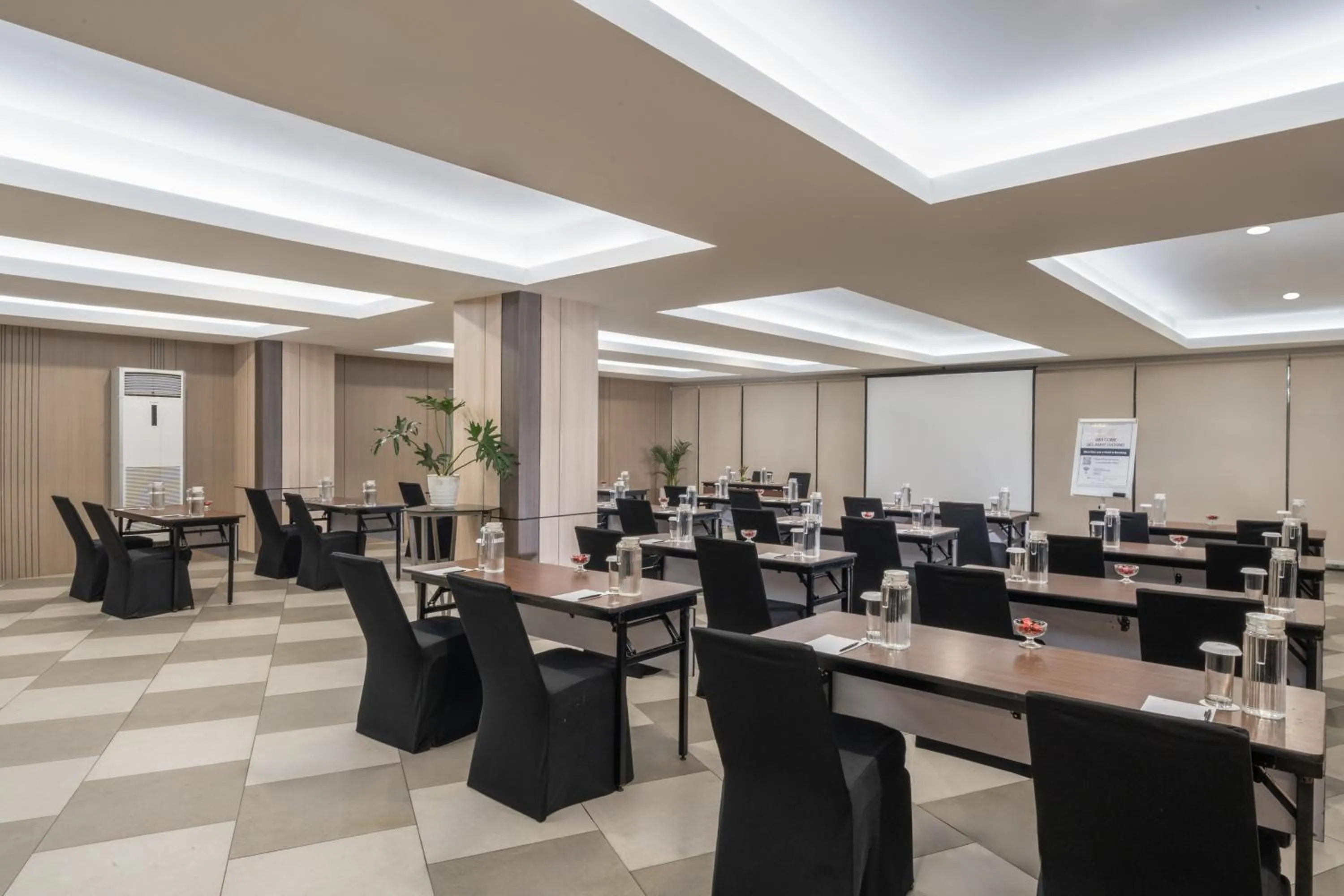 Meeting/conference room in Swiss-Belresort Dago Heritage