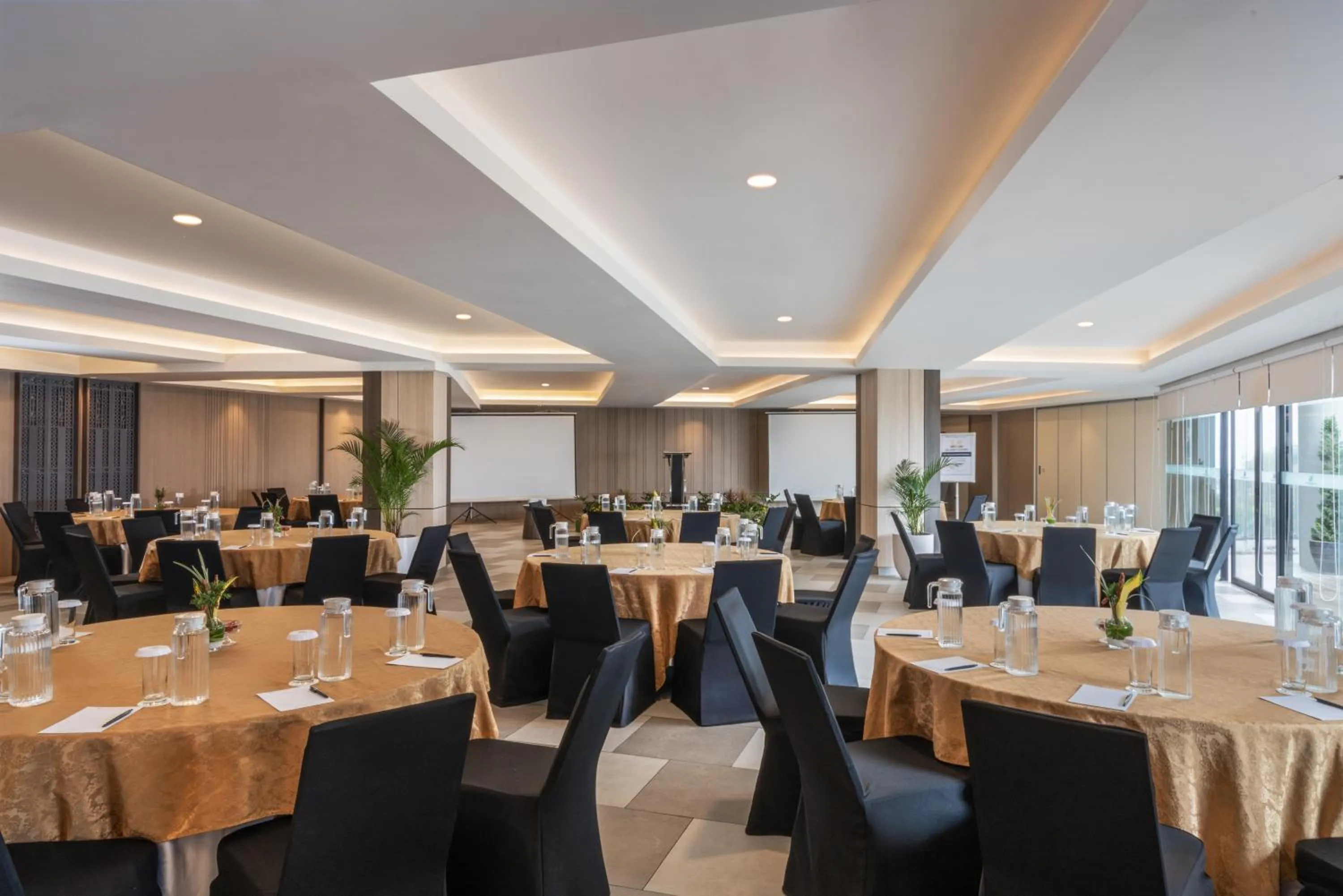 Meeting/conference room in Swiss-Belresort Dago Heritage