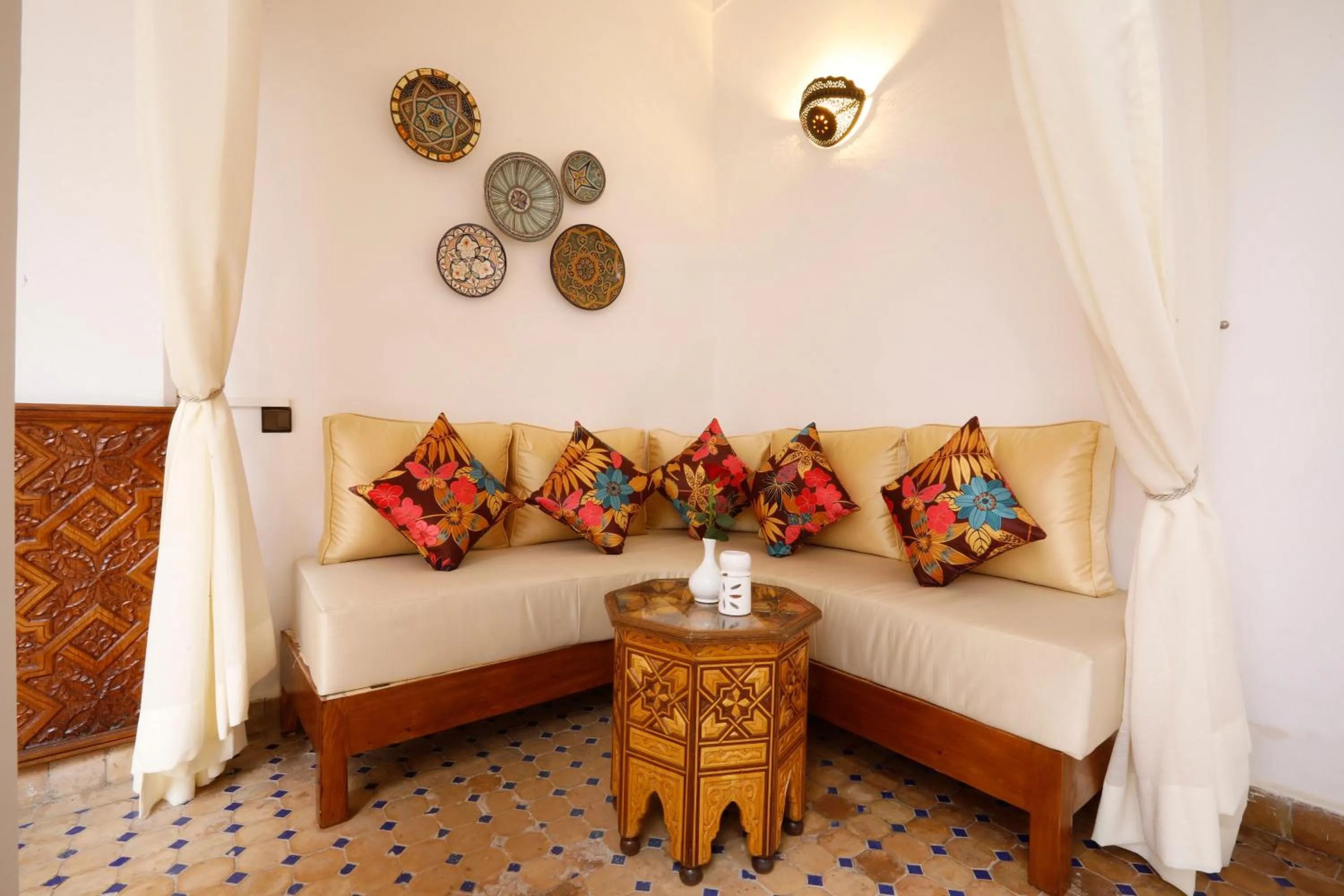 Living room, Bed in Riad Daria Suites & Spa