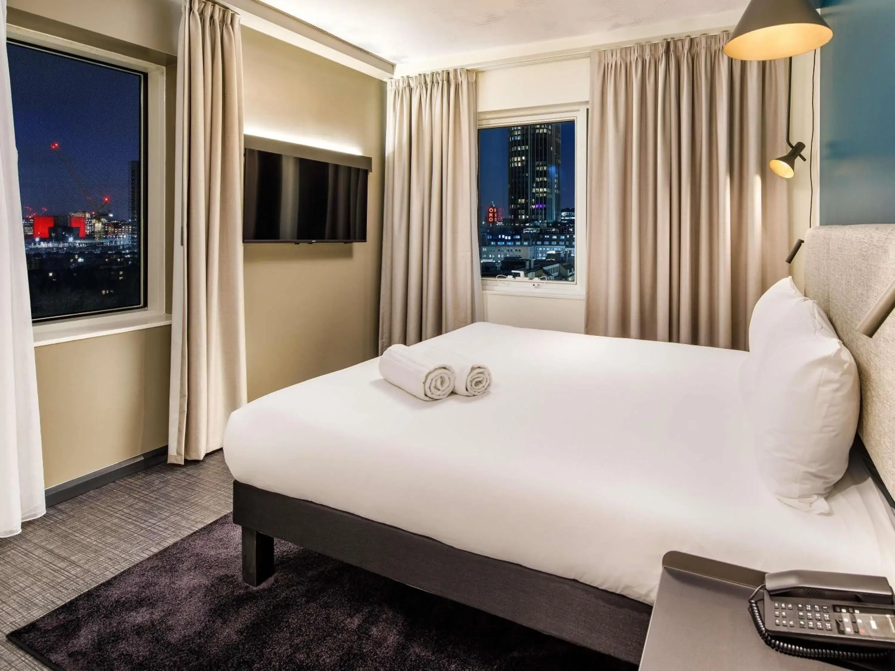 Standard Double Room with City View in ibis London Blackfriars Standard Double Room with City View in ibis London Blackfriars