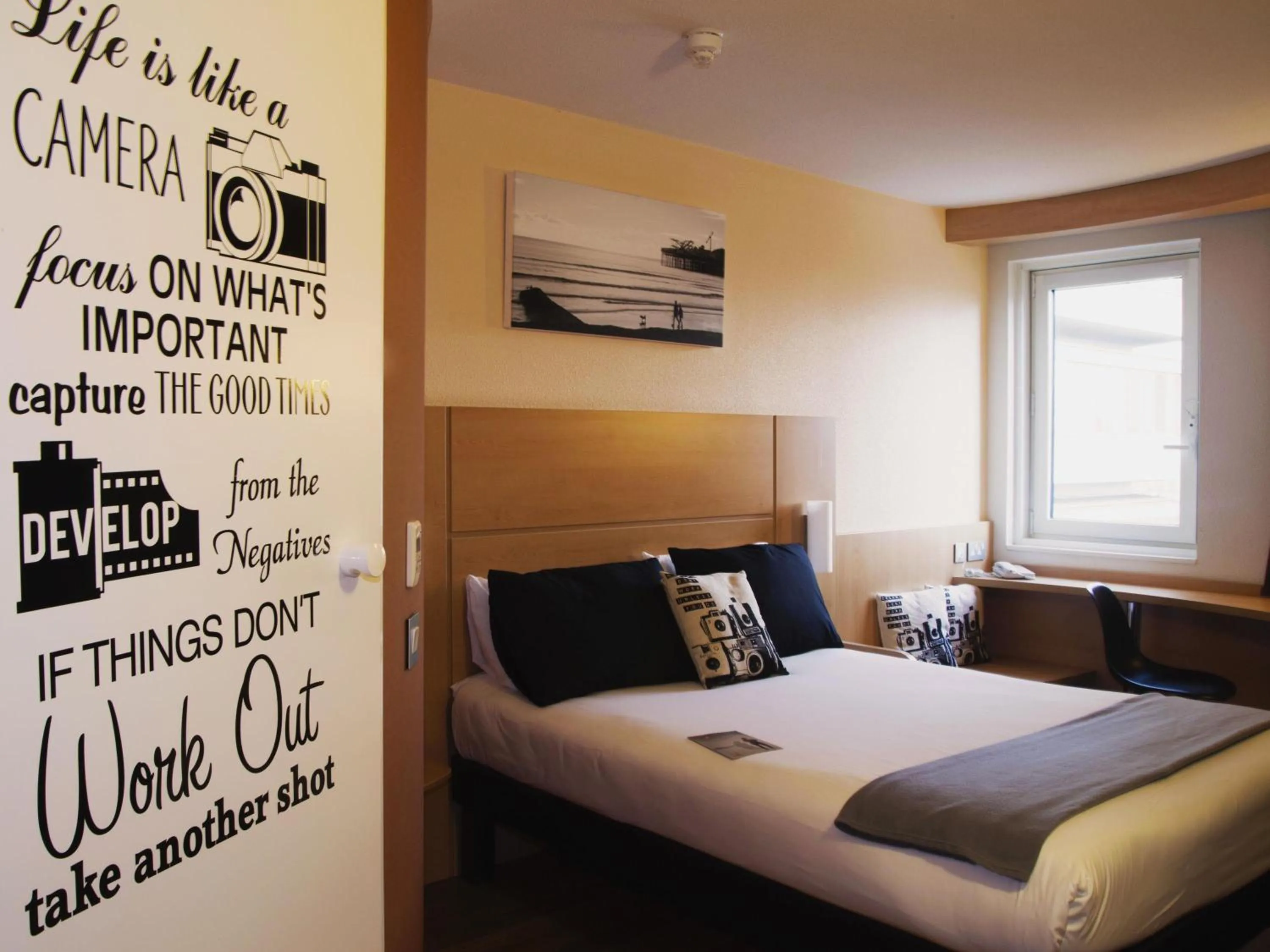 Bedroom, Bed in ibis London Blackfriars