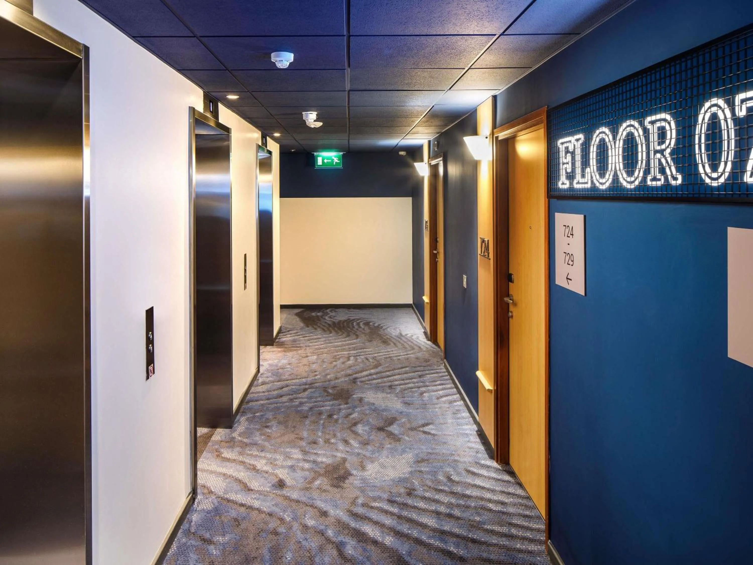 Bedroom in ibis London Blackfriars