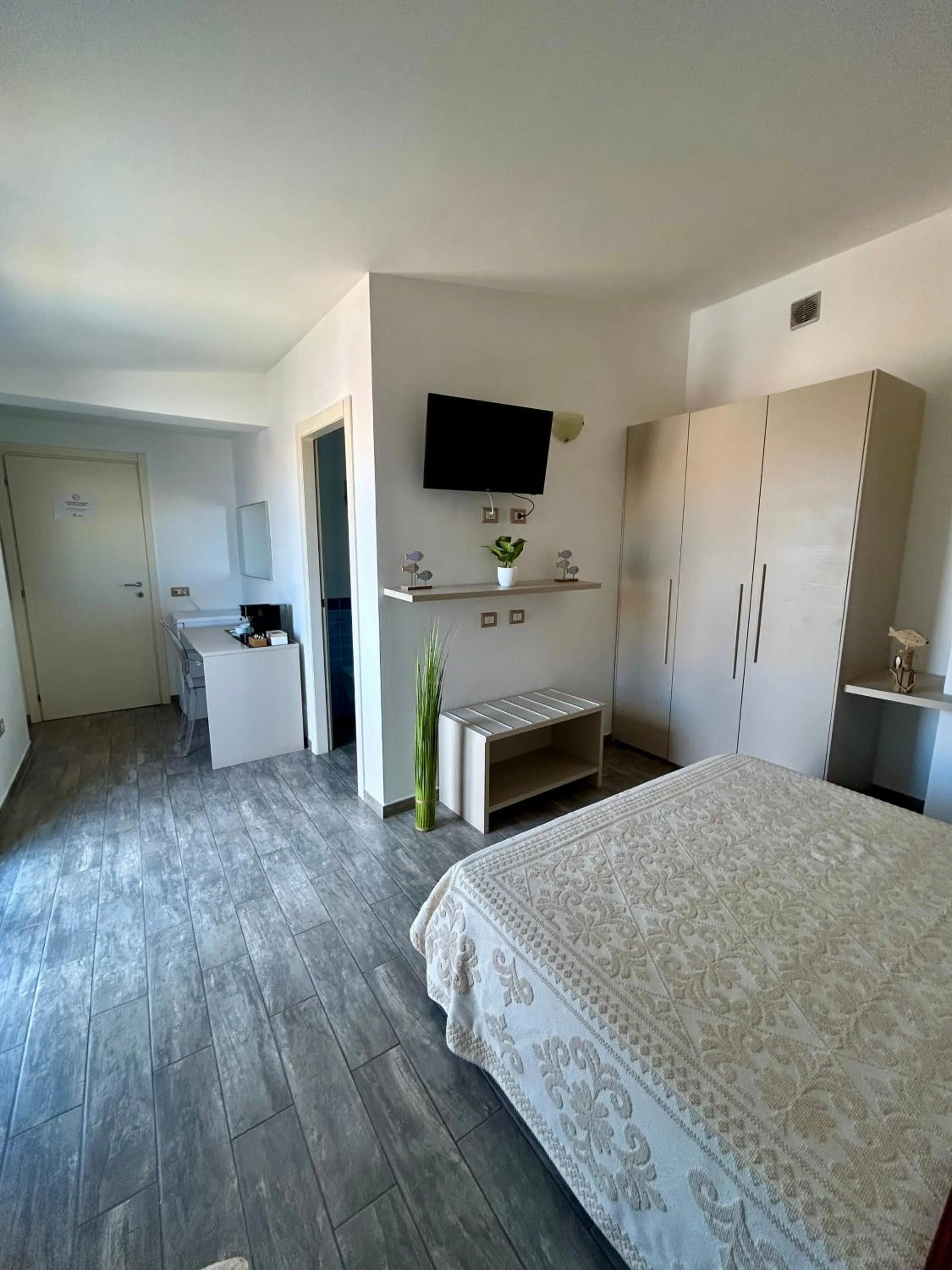 Communal lounge/ TV room, Bed in La Locanda di Piazza