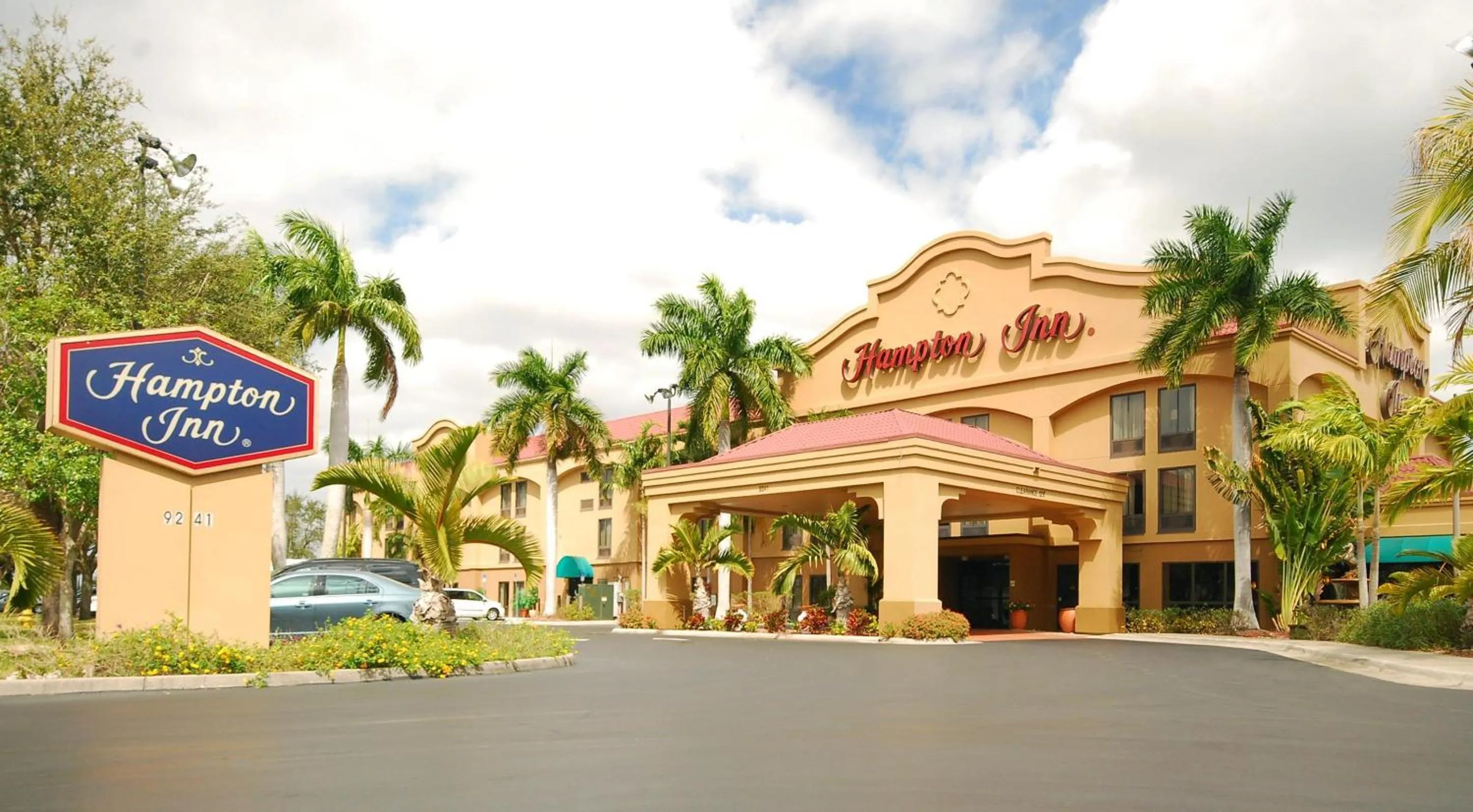 Property building in Hampton Inn Fort Myers-Airport & I-75