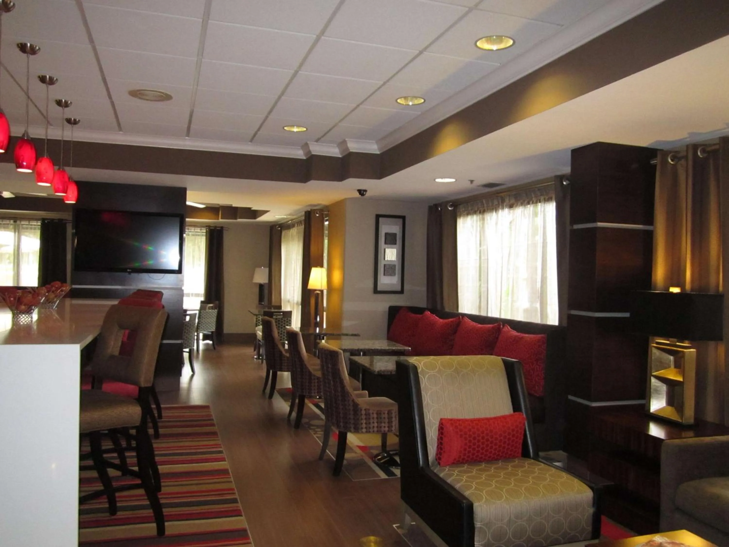 Dining area in Hampton Inn Fort Myers-Airport & I-75