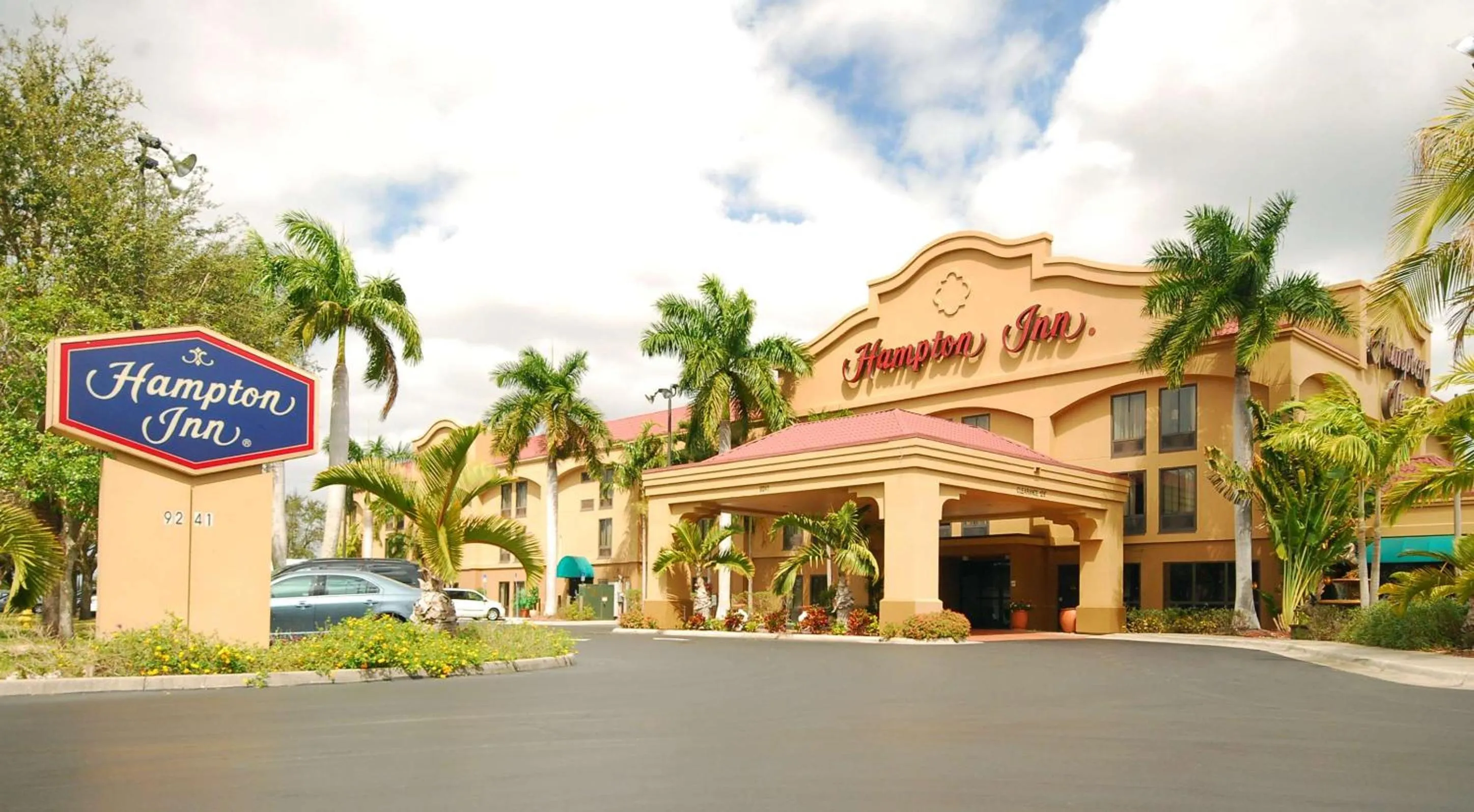 Property building in Hampton Inn Fort Myers-Airport & I-75