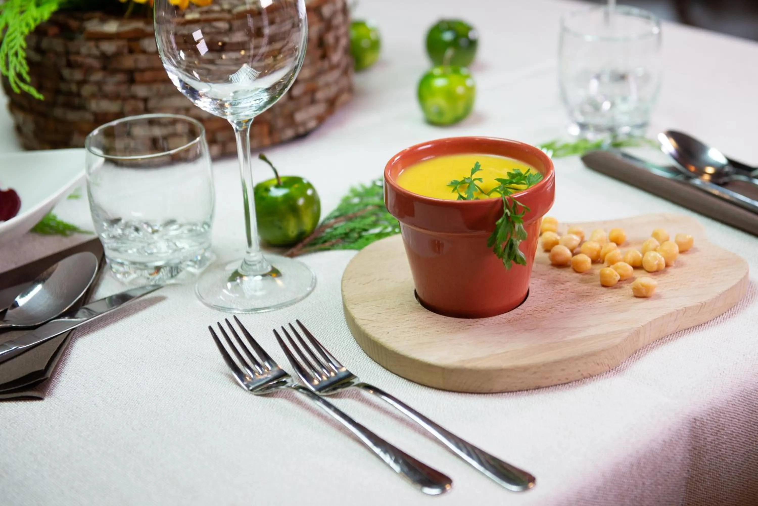 Food in Jaś Wędrowniczek