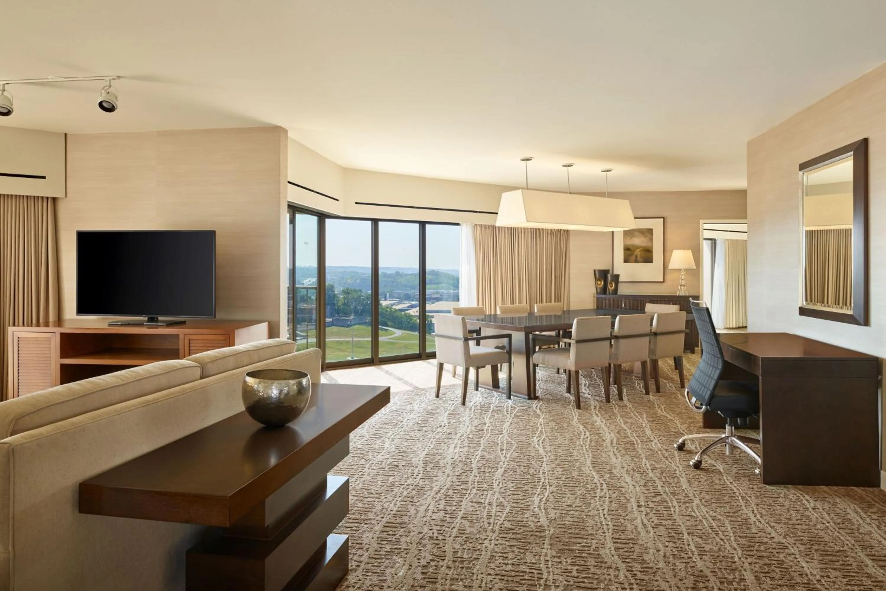 Photo of the whole room in The Westin Kansas City at Crown Center