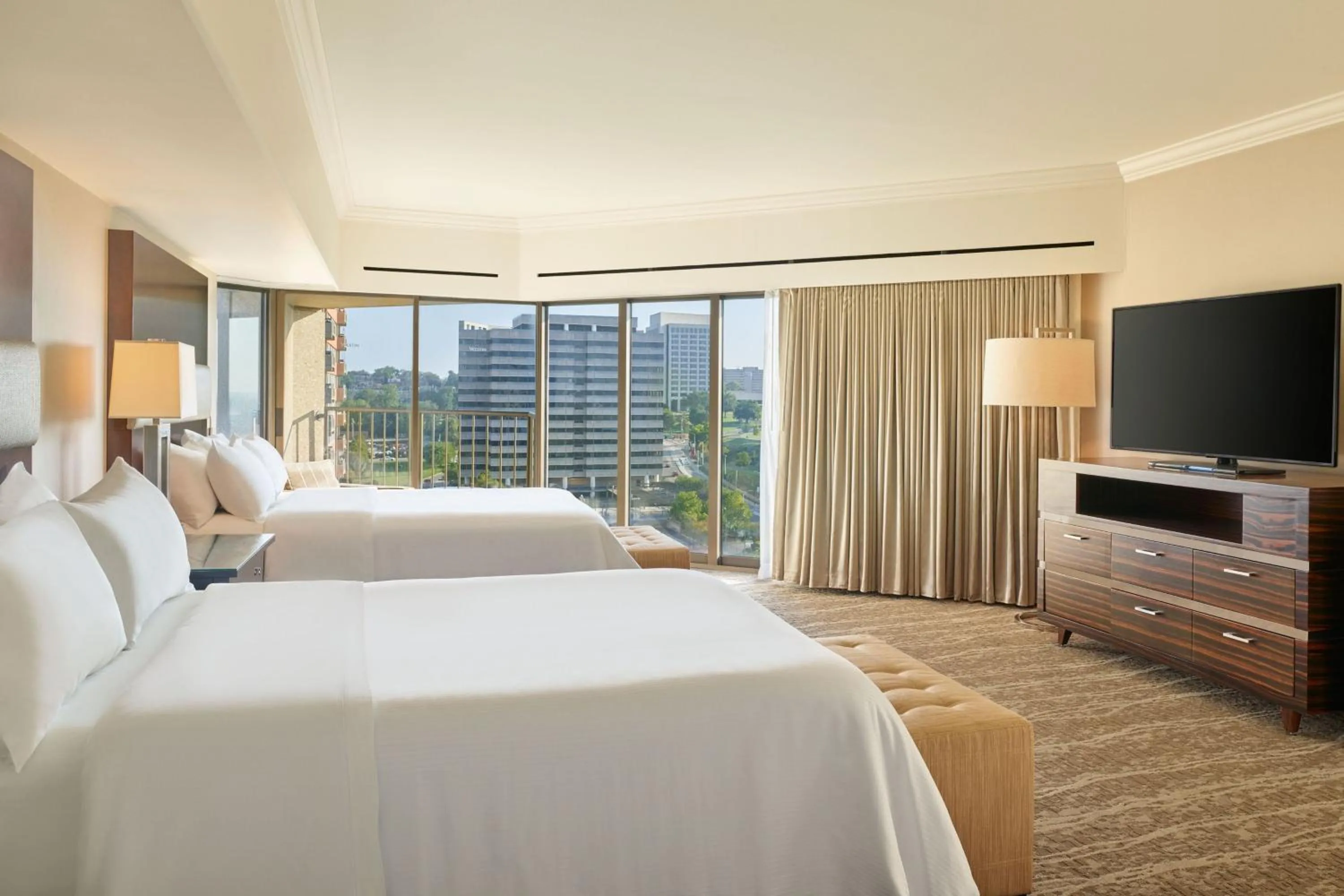 Bedroom, Bed in The Westin Kansas City at Crown Center