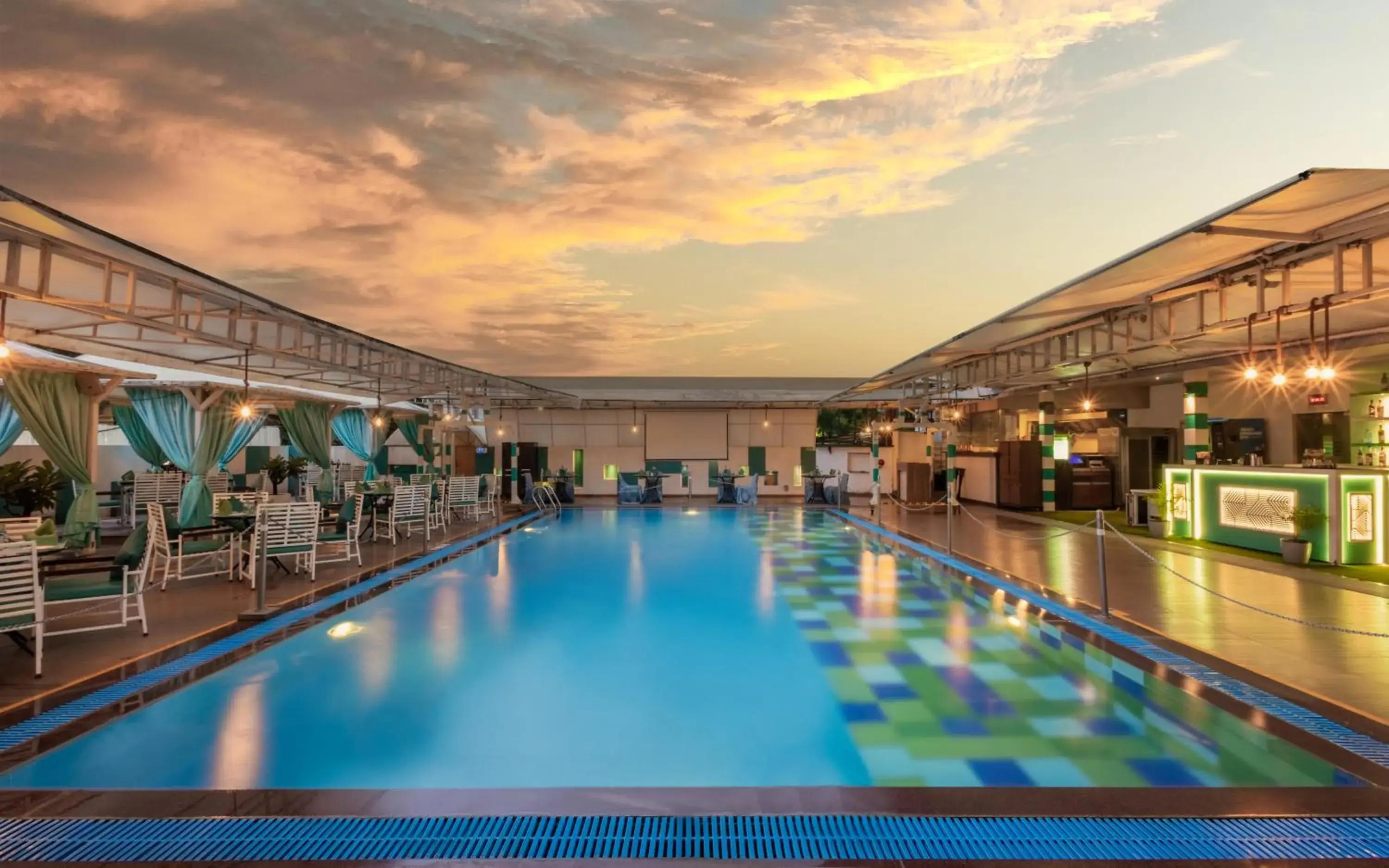 Swimming pool in Sayaji Pune Swimming pool in Sayaji Pune