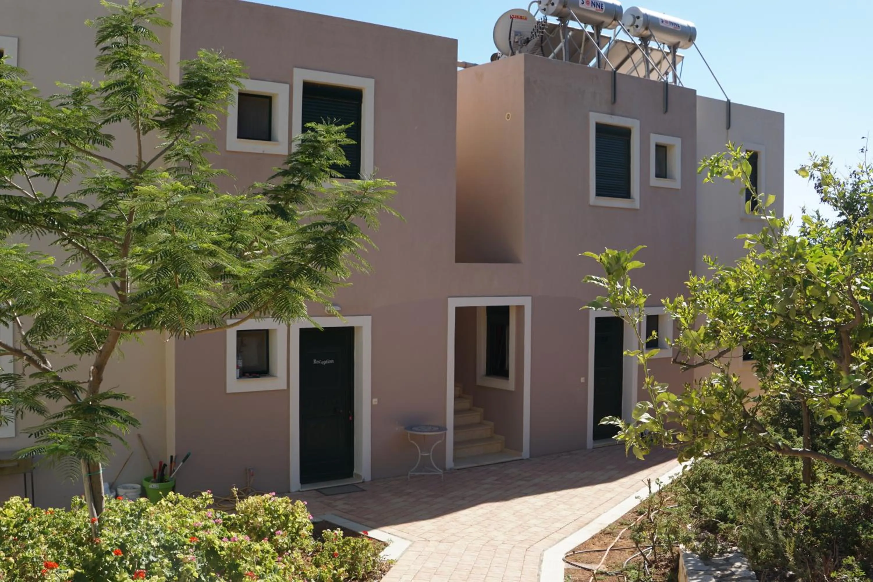 Facade/entrance in Portela Suites Kastri
