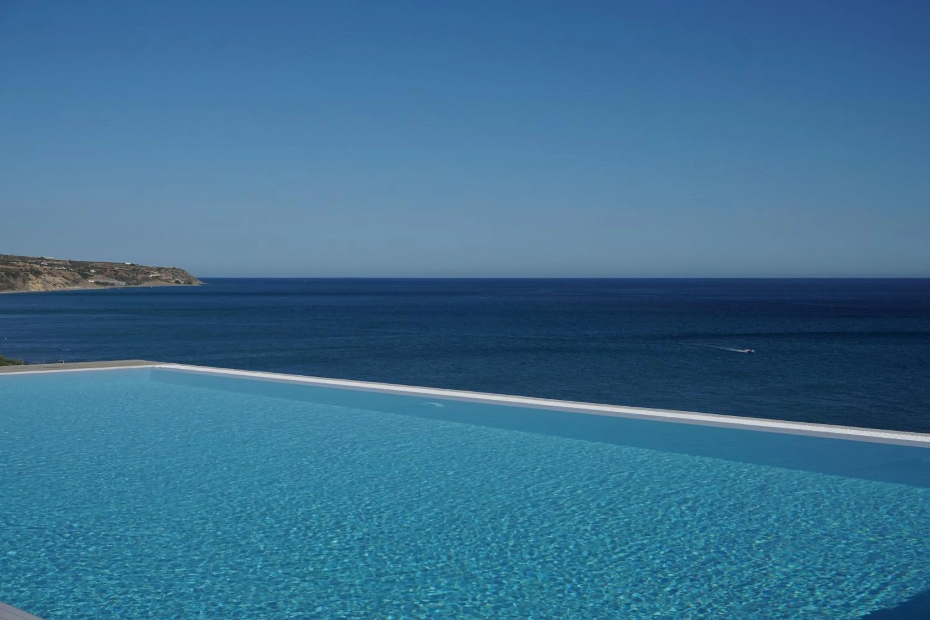 Swimming pool in Portela Suites Kastri