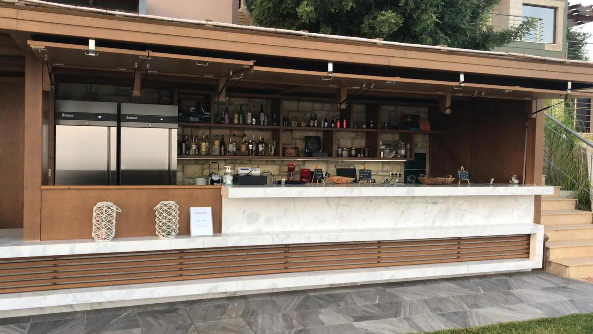 Restaurant/places to eat in Portela Suites Kastri