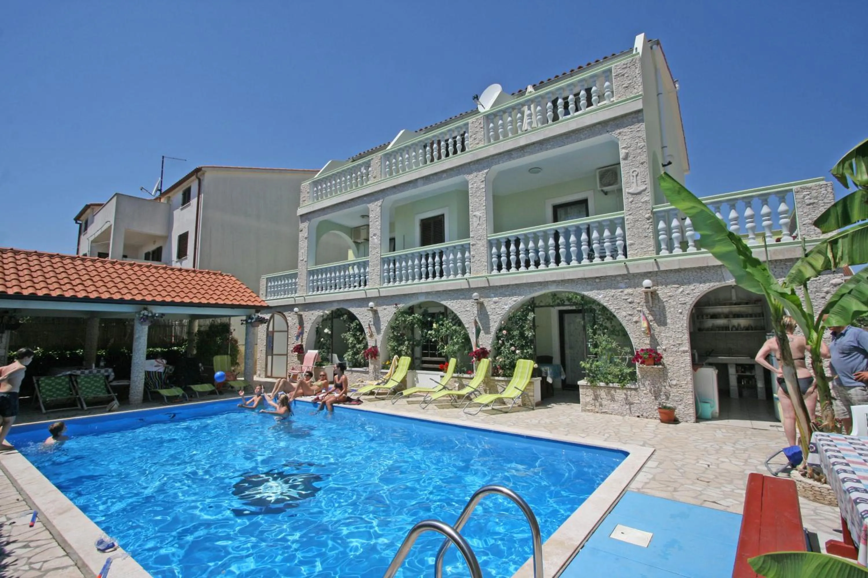 Two-Bedroom Apartment in Apartments & Rooms Lo & Mar