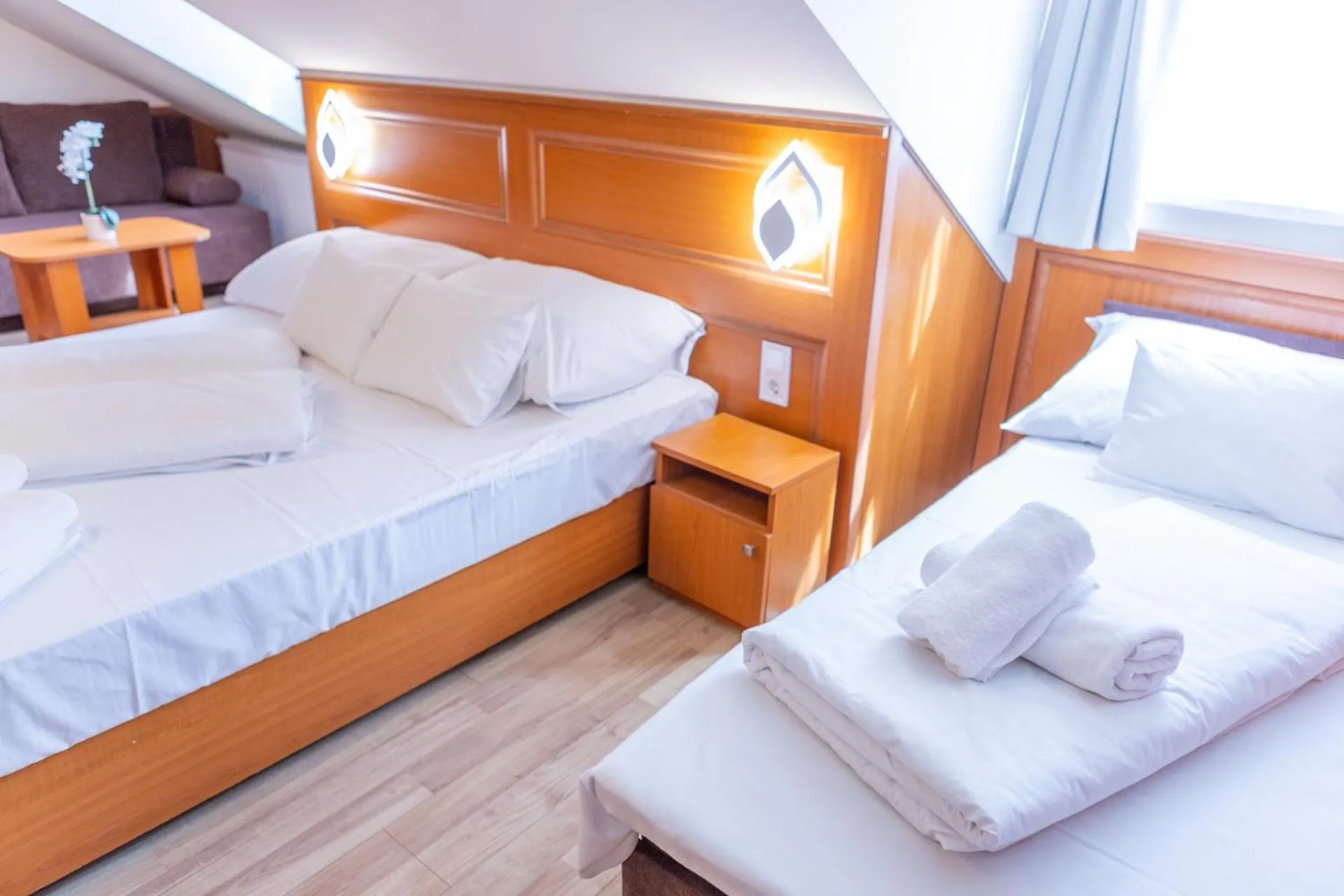Bed in Szinbád Hotel