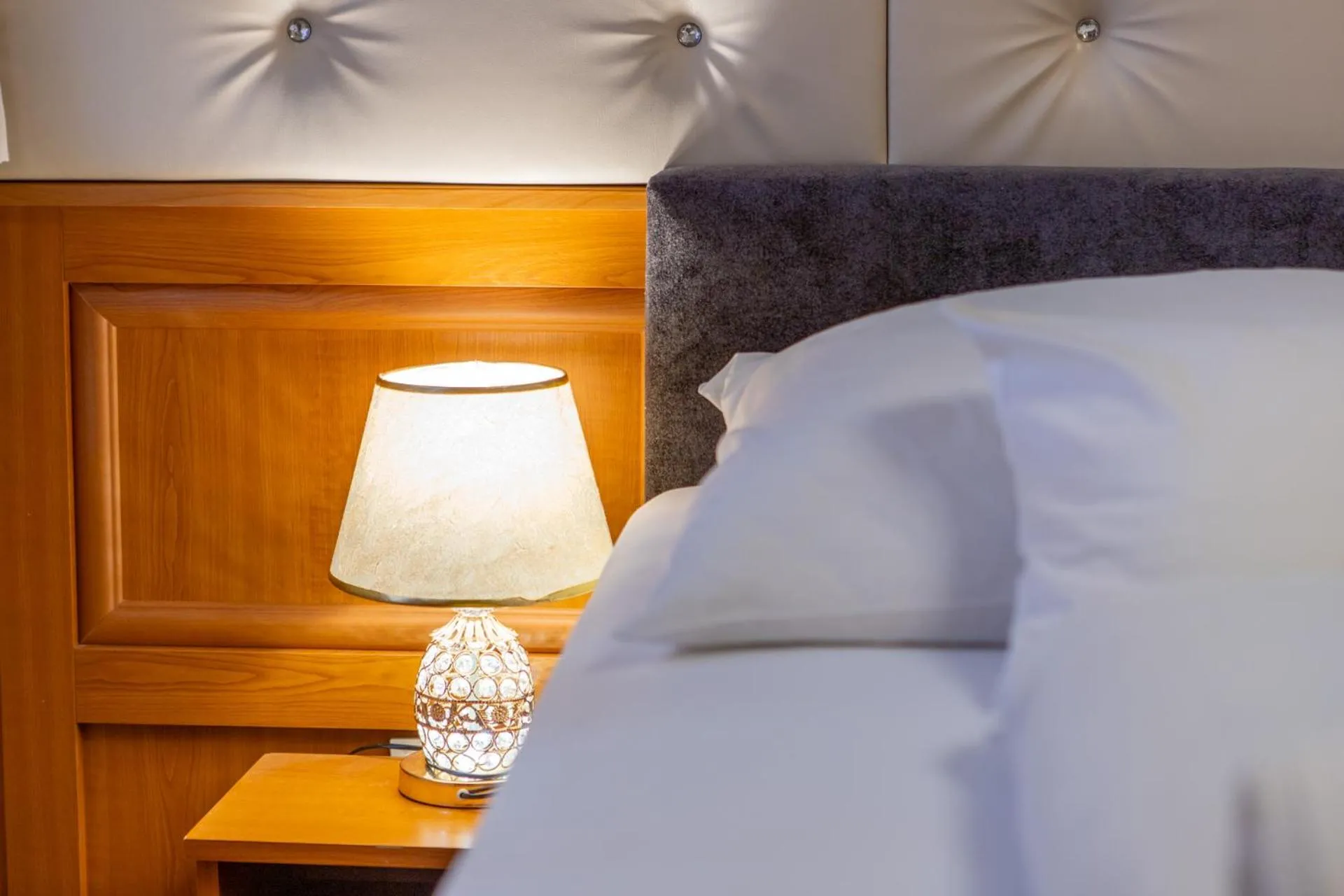 Bed in Szinbád Hotel