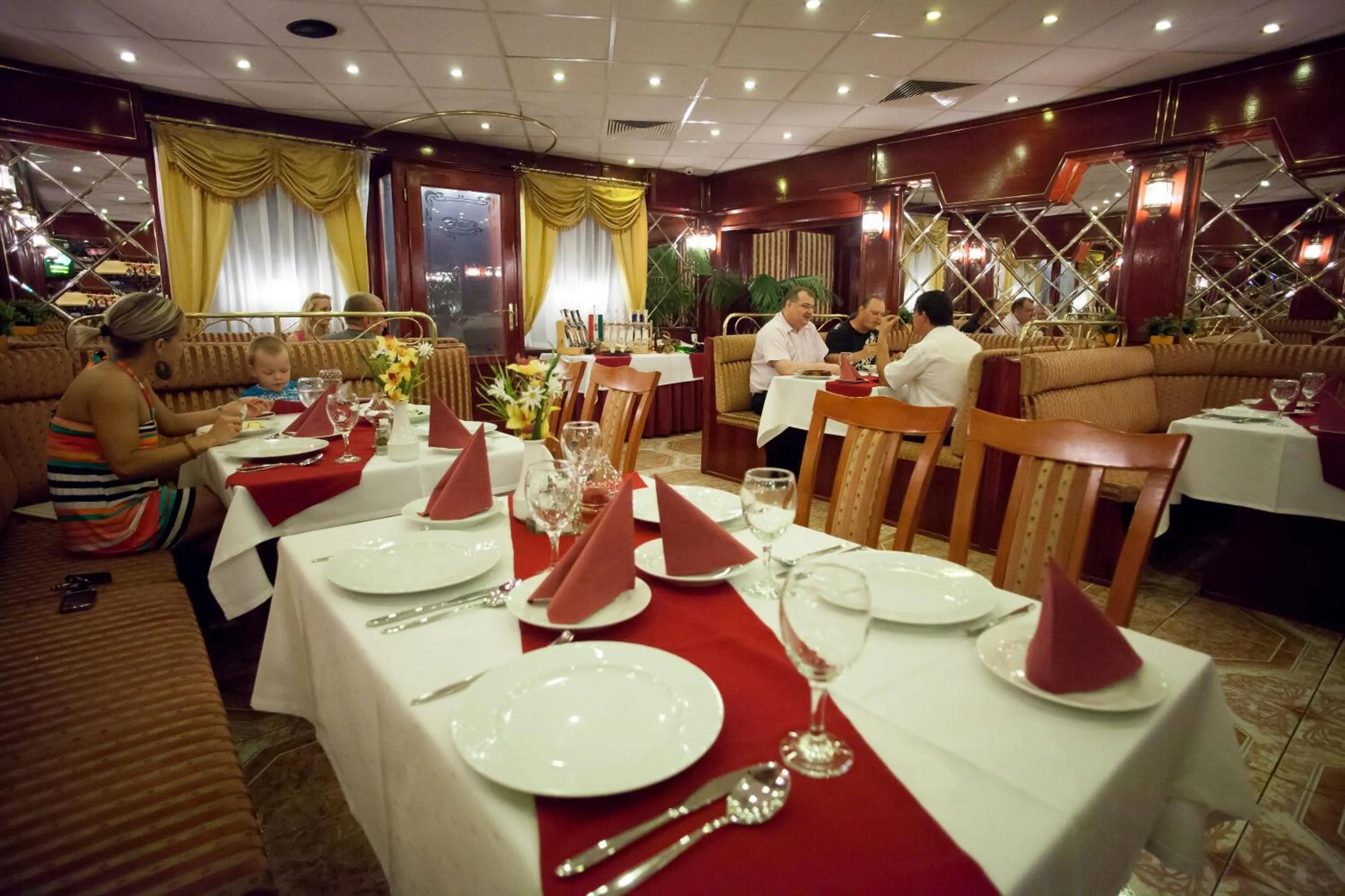 Restaurant/places to eat in Szinbád Hotel