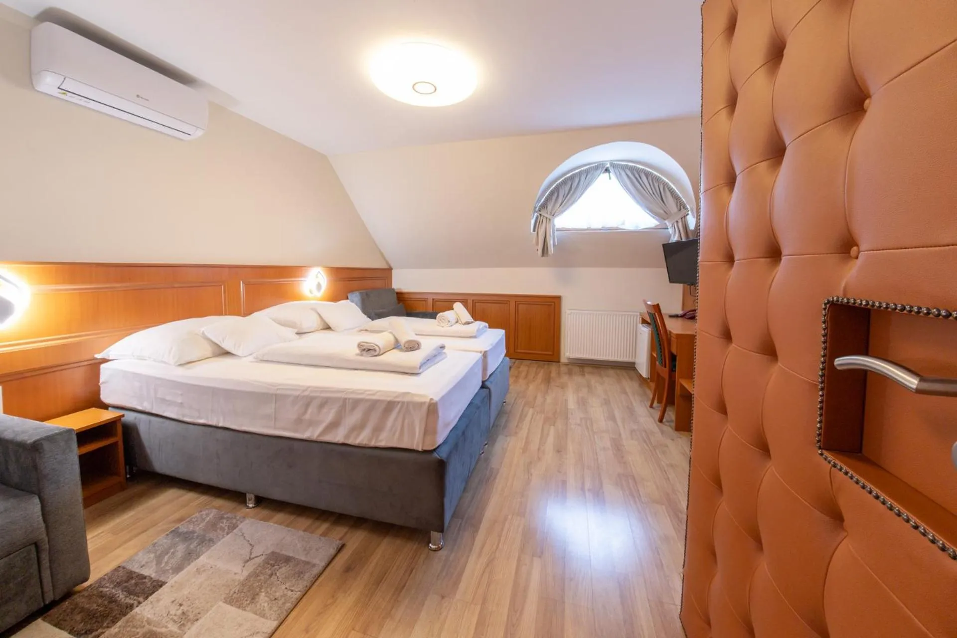 Bed in Szinbád Hotel