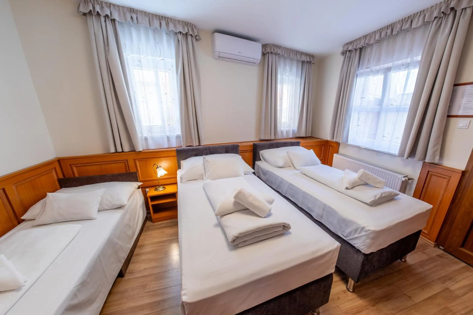 Bed in Szinbád Hotel