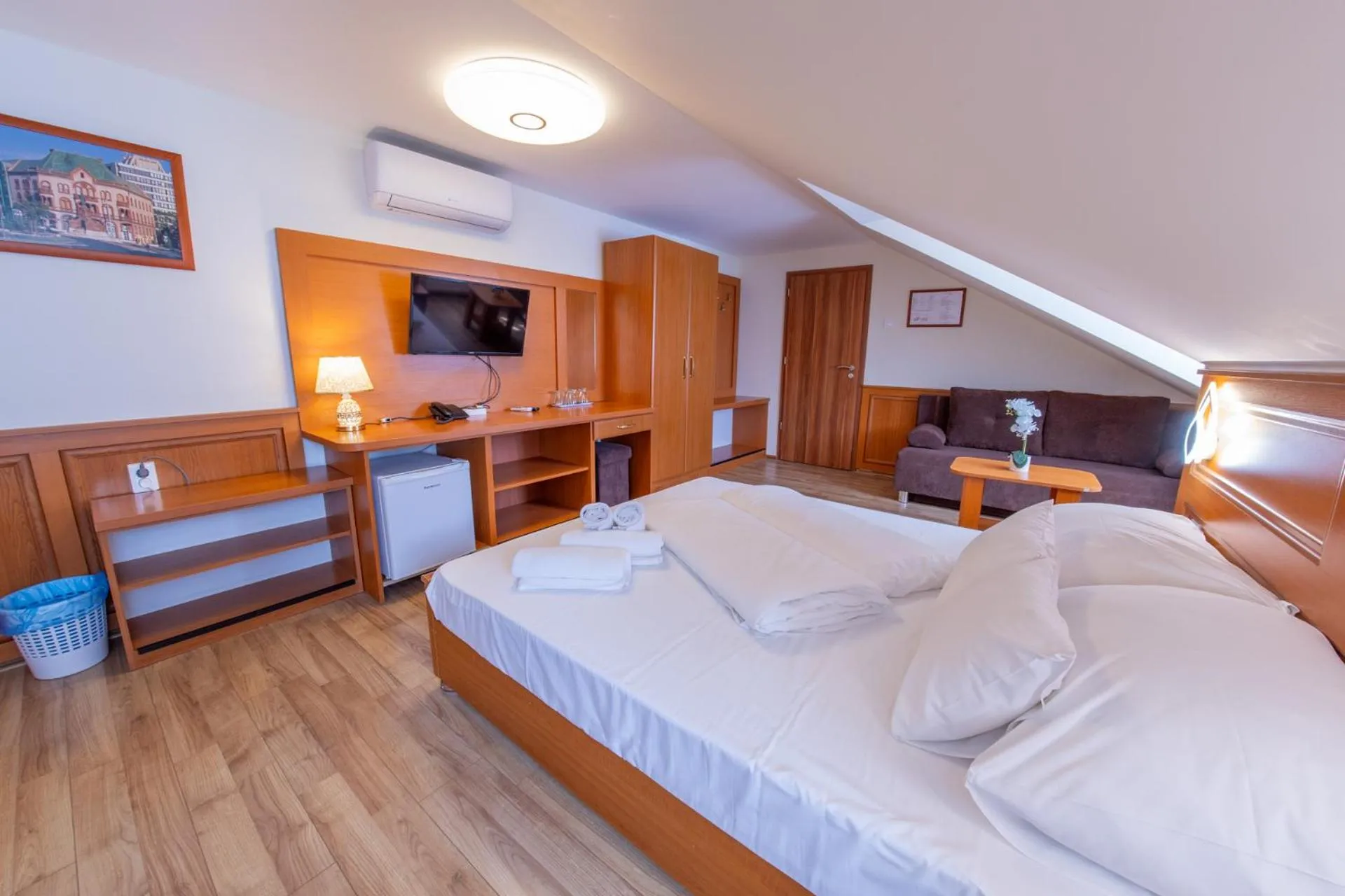 Bed in Szinbád Hotel