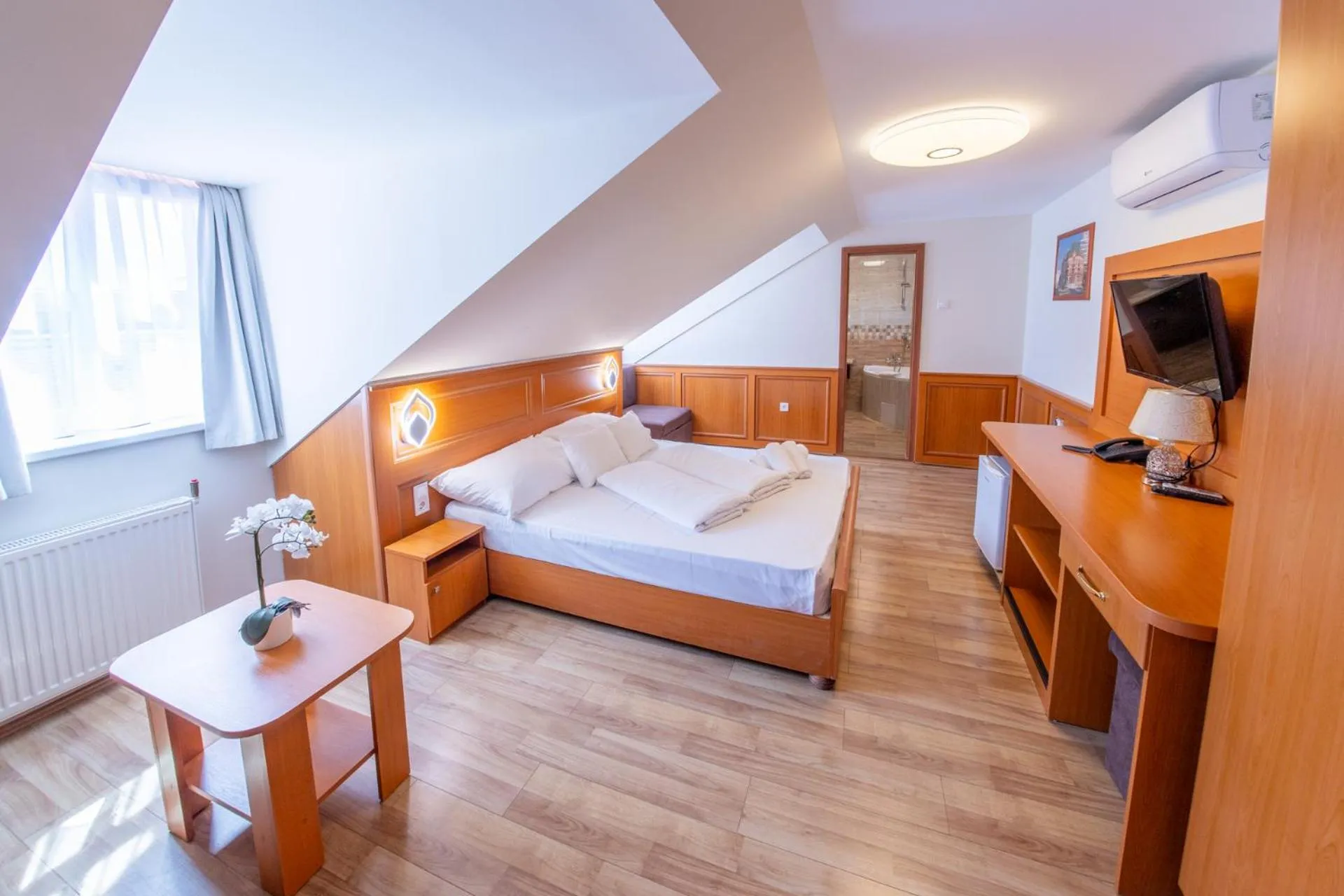 Bed in Szinbád Hotel