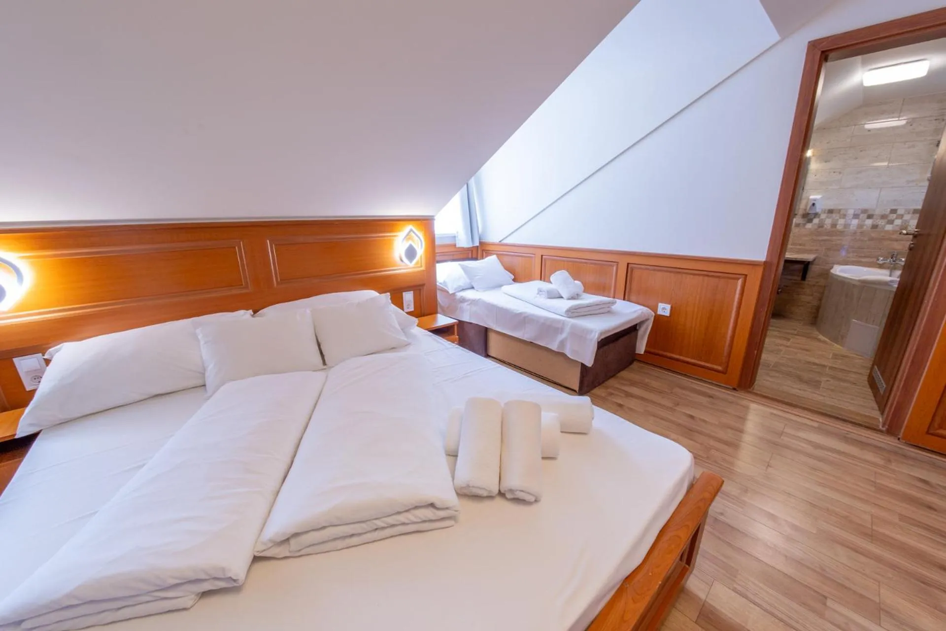 Bed in Szinbád Hotel